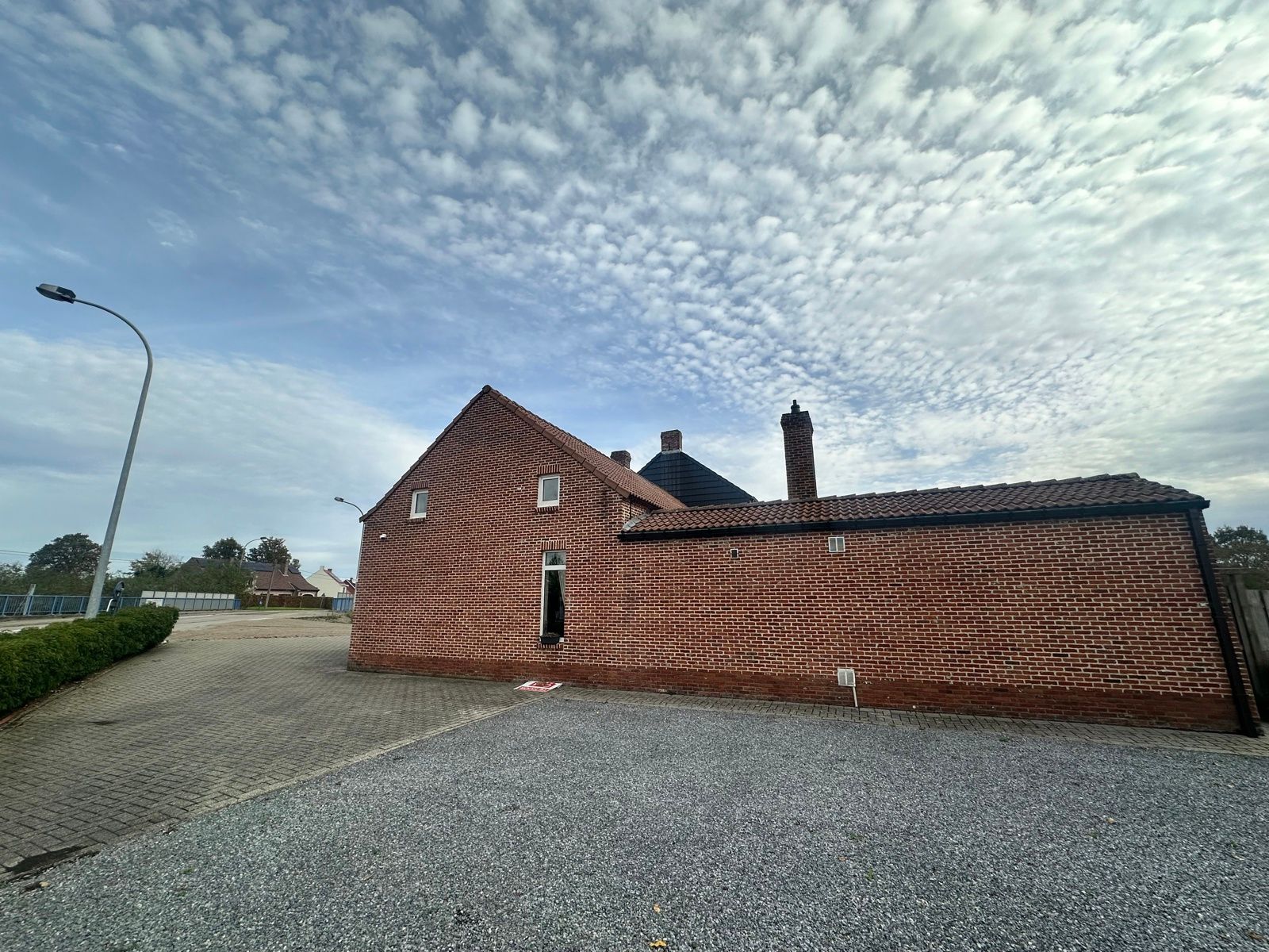 Veelzijdig horecapand met terras en privéparking foto 3