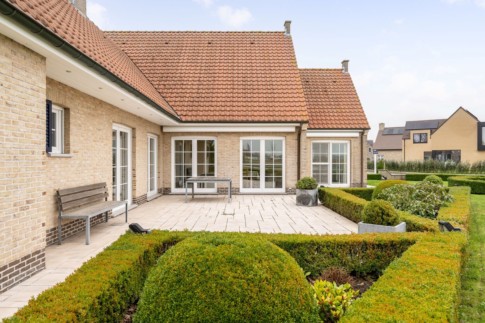 Instapklare en alleenstaande villa op 970 m² te Knokke-Heist. foto 4