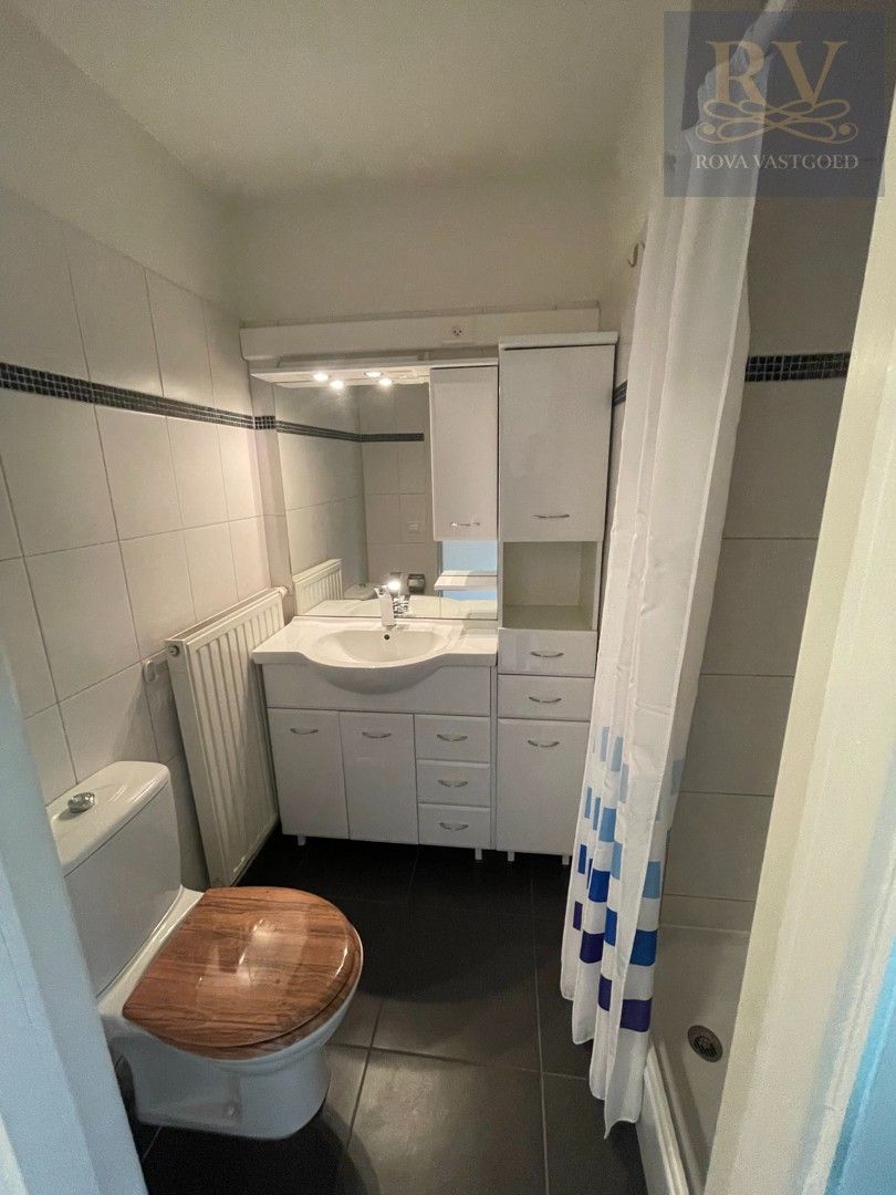 *** IN OPTIE *** LICHTRIJK EN AANGENAAM RUIM APPARTEMENT MET 1 SLPK IN CENTUM LANAKEN foto 8