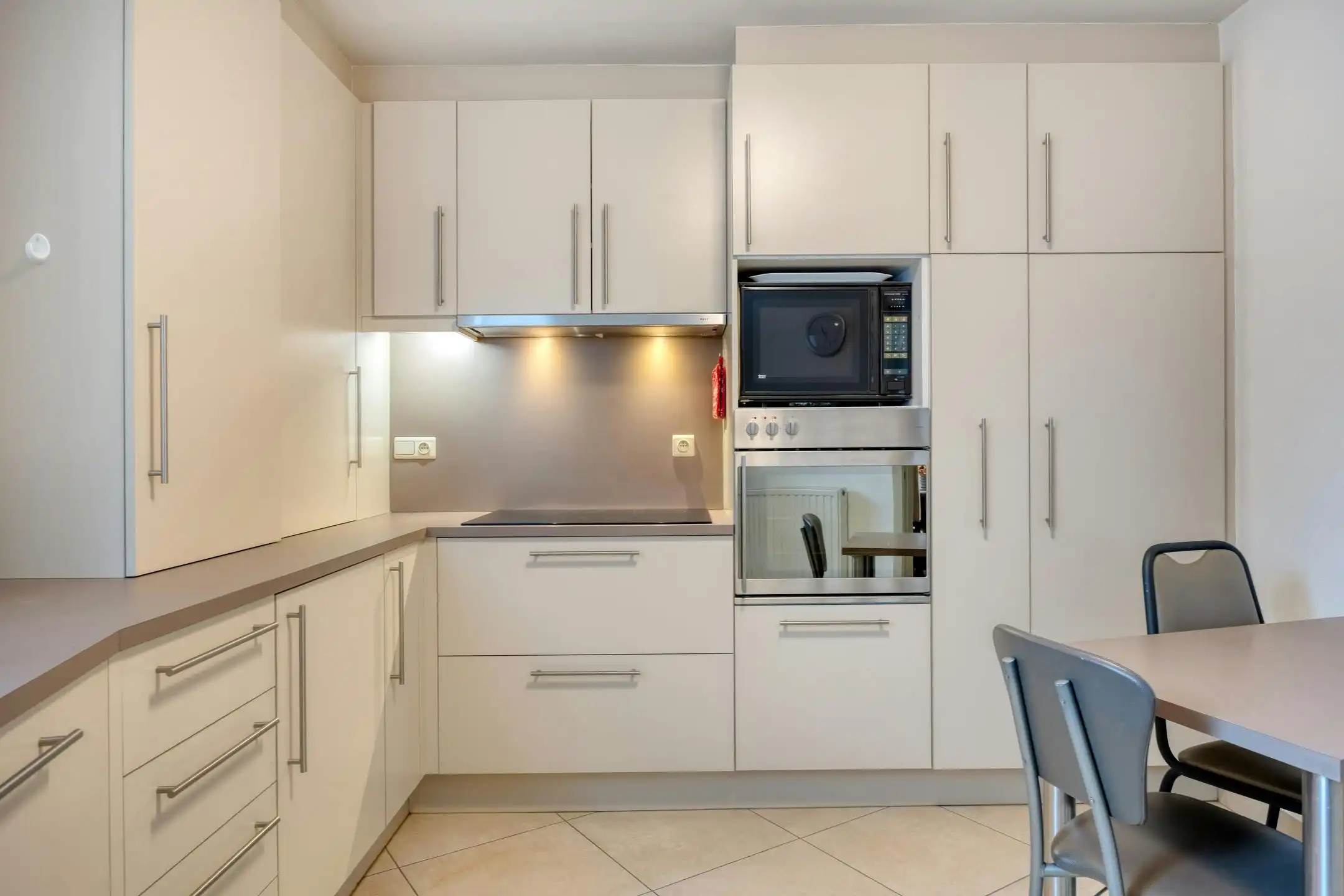 Ruim woonappartement met 3 slaapkamers aan het Begijnhof te koop!  foto 11