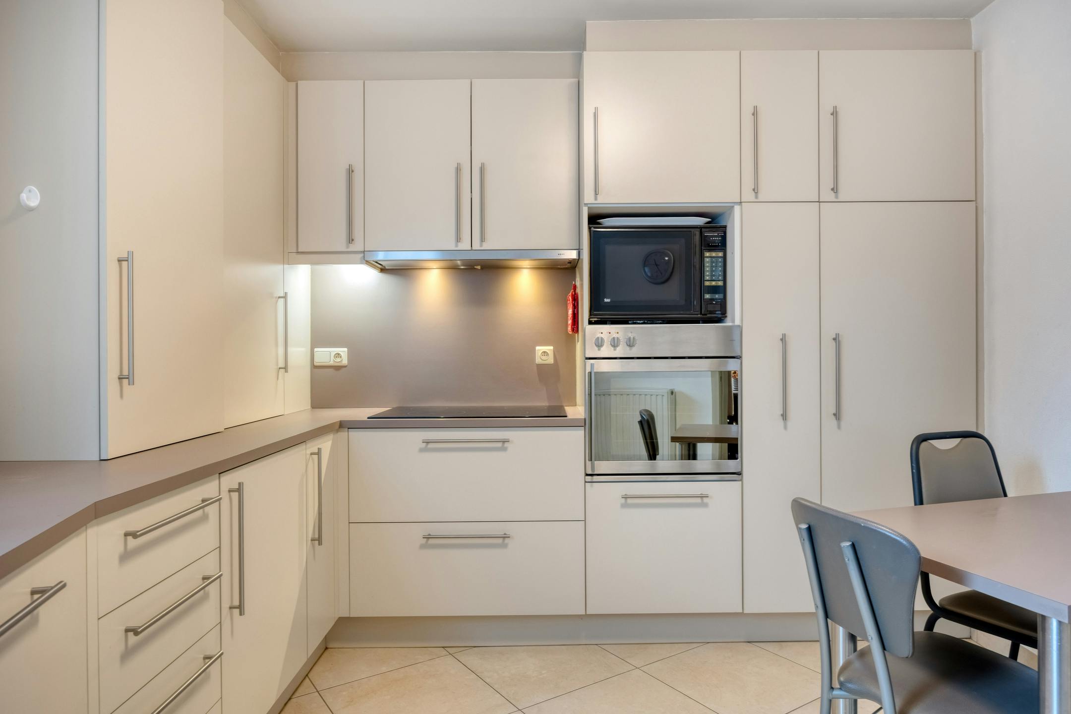 Ruim woonappartement met 3 slaapkamers aan het Begijnhof te koop!  foto 11