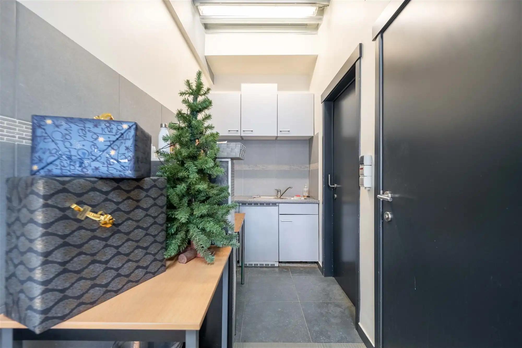 Prachtig recent handelspand in Heist-op-den-Berg te huur! foto 21