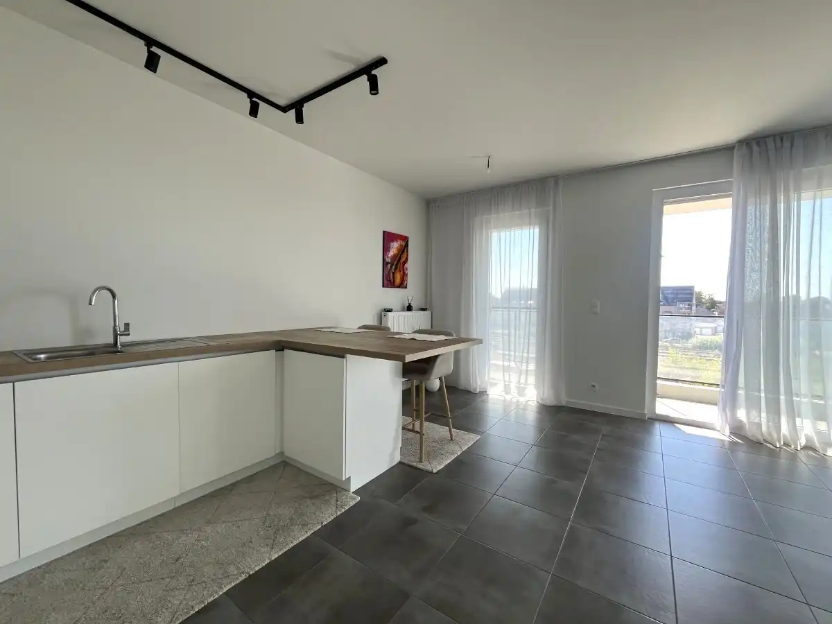 Roeselare – Modern appartement met 2 slaapkamers, zonnig terras en garage foto 4