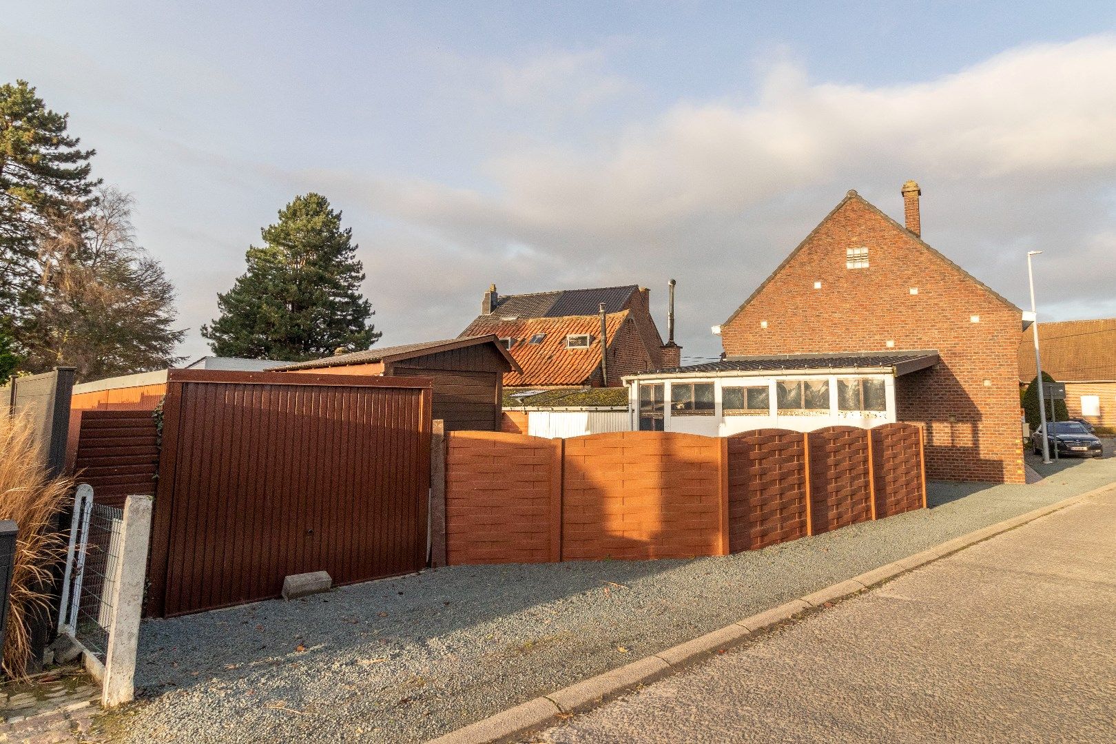 Te renoveren woning te Meerbeke foto 2