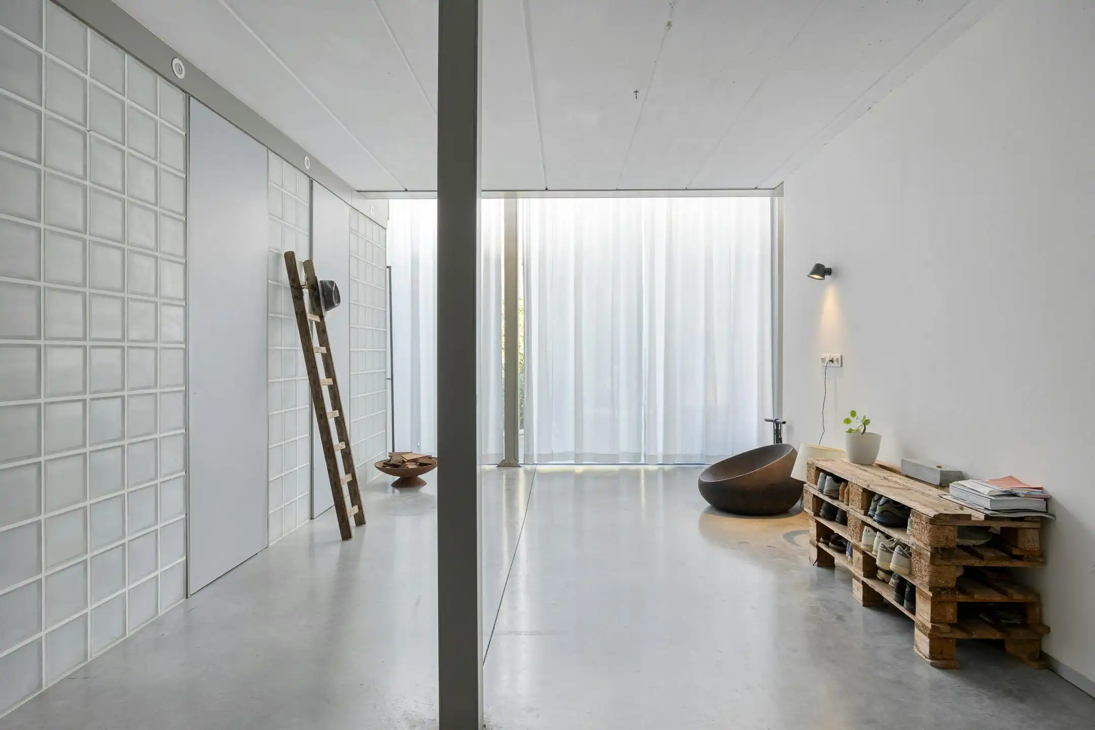 Unieke loft met binnentuin en parking te Sint-Kruis (Brugge) foto 11