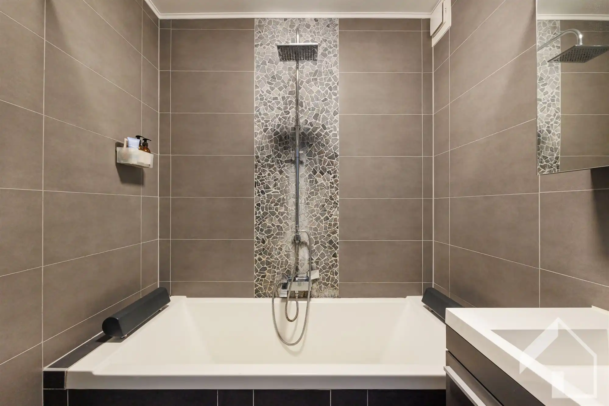 Instapklaar appartement met garagebox! foto 15