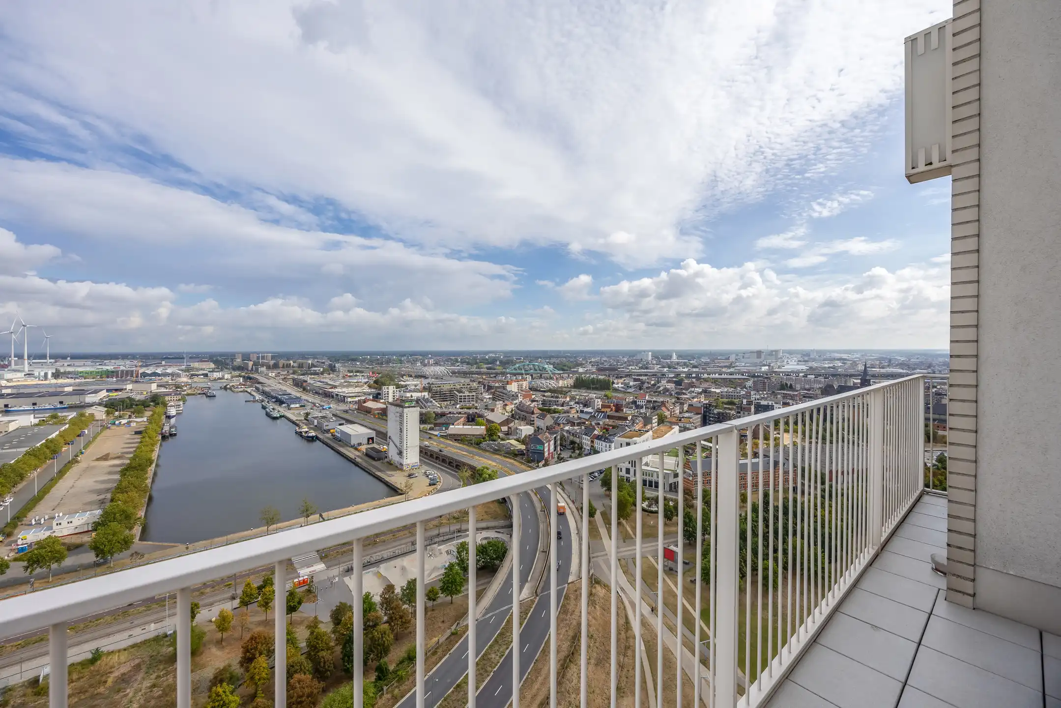 Duplex-penthouse met zicht over de Antwerpse skyline foto 30