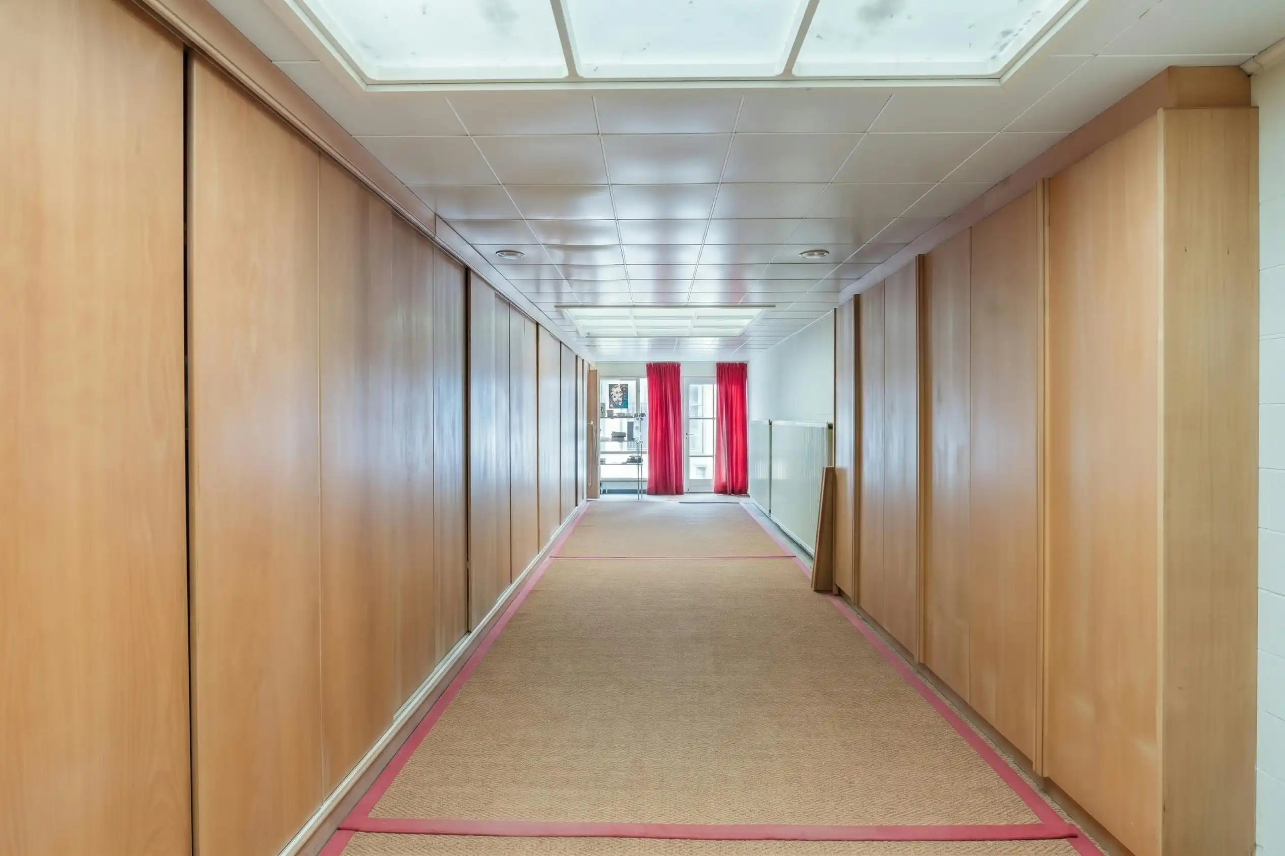 Ruime woning  (9 slaapkamers) op een perceel van 1.608 m². foto 7