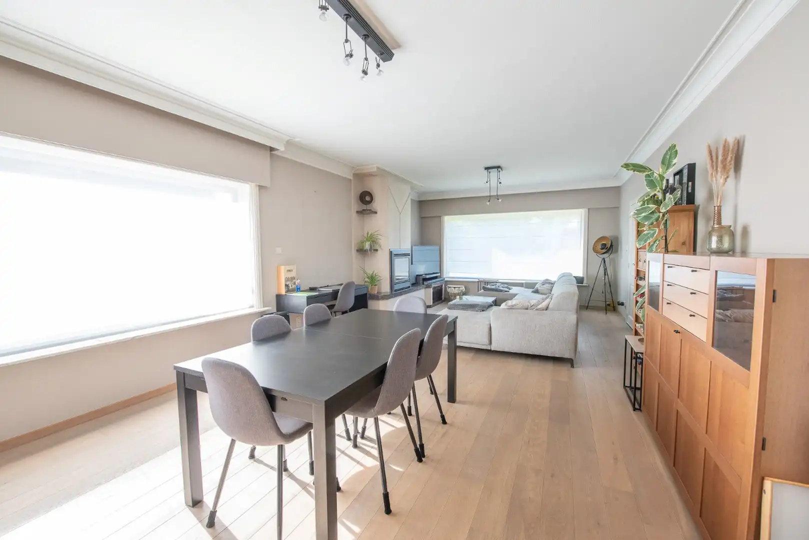 Ruime woning in "De Piste" met garage & tuin te huur! foto 3