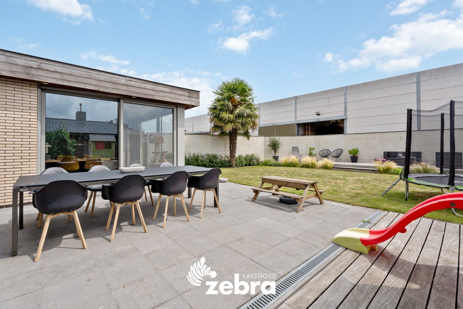 Ruime loods van ± 600 m² met instapklare woning te Oostrozebeke! foto 25