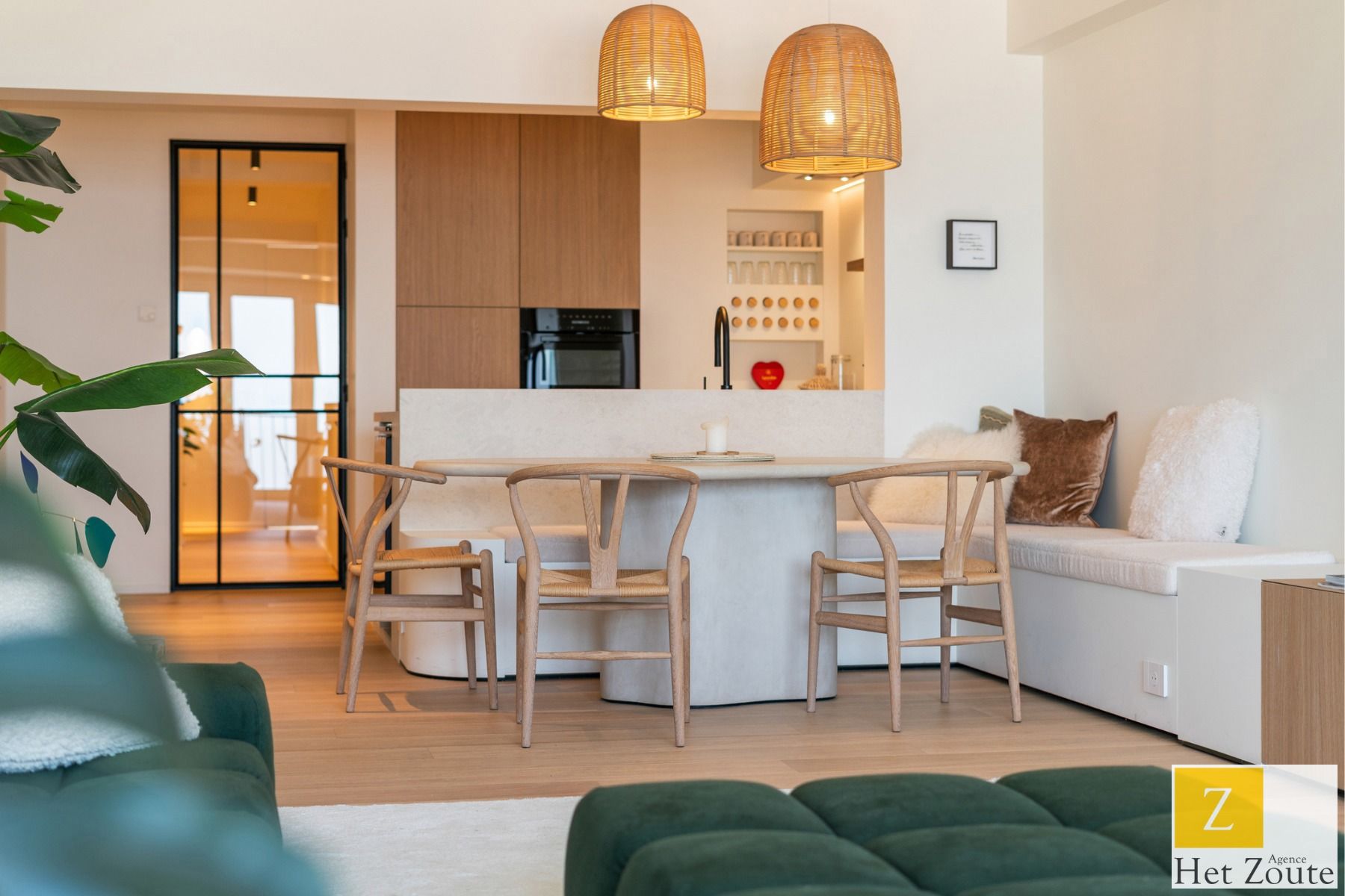 Elegantie, exclusieve luxe en frontaal zeezicht in Het Zoute foto {{pictureIndex}}