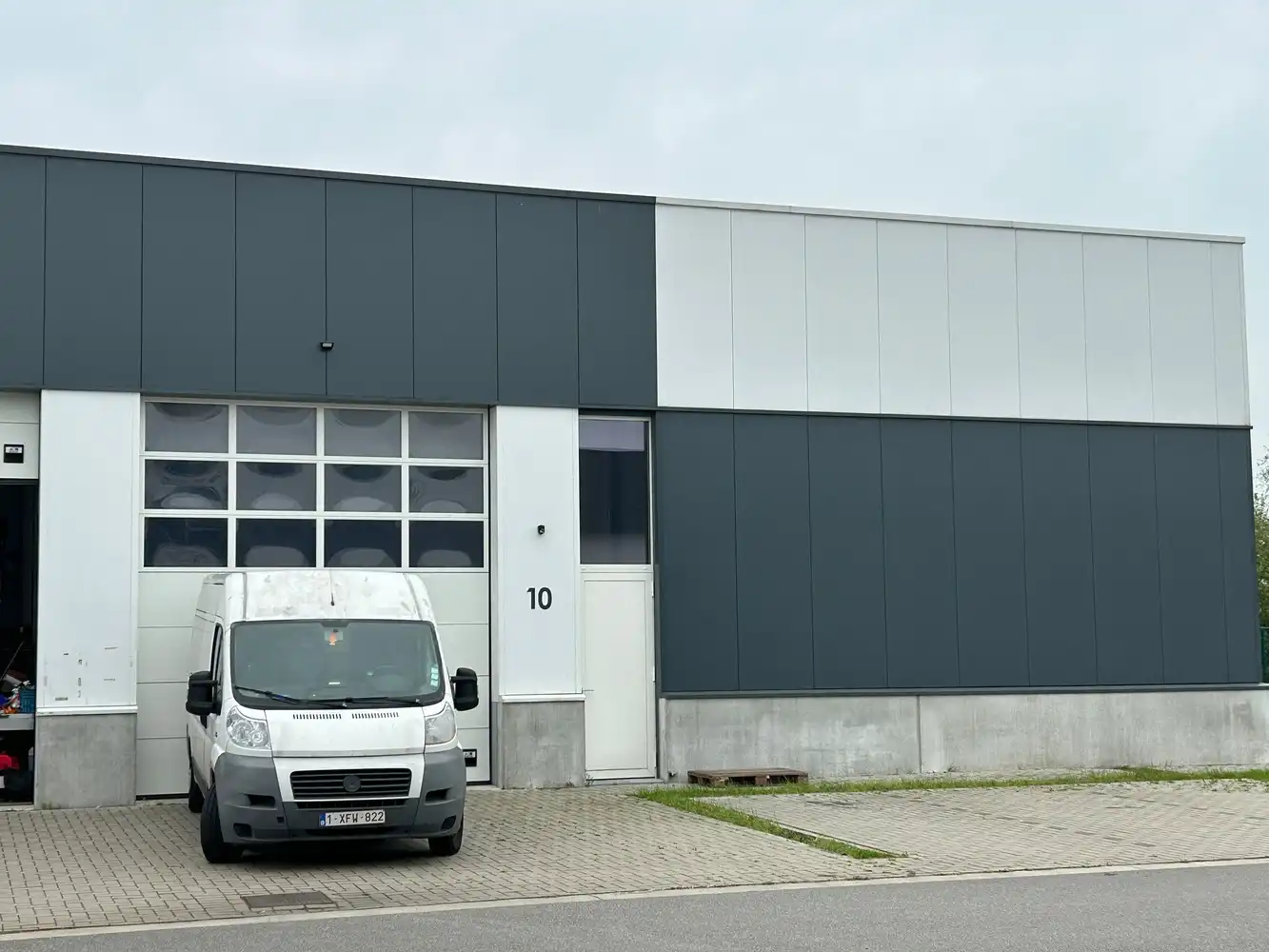 Commerciële ruimte te koop foto {{pictureIndex}}