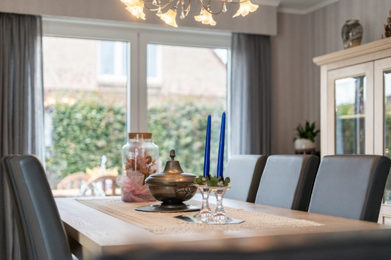 Hooglede. Zeer verzorgde gelijkvloerse villa met 3-4 slaapkamers, dubbele garage en kleine bergloods. Uiterst rustig gelegen overal dichtbij op een prachtige locatie! Ideaal voor bewoners met  extra bergruimte. foto 4