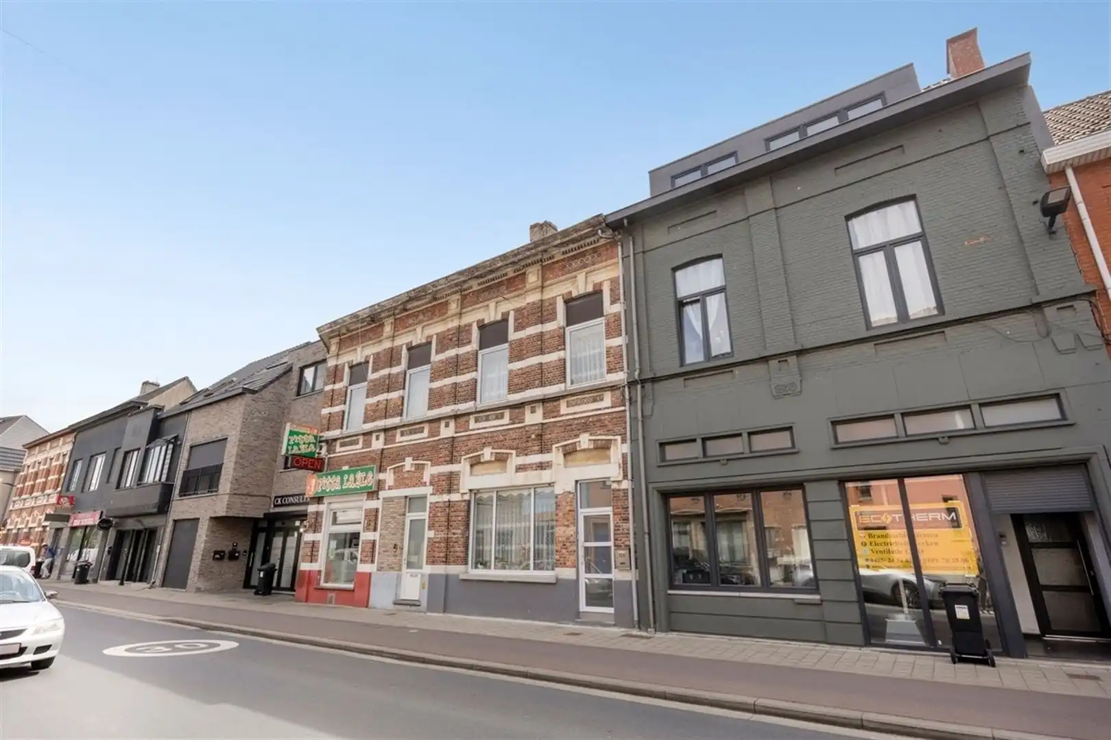 Instapklare eengezinswoning met 3 slaapkamers en deels overdekte koer, gelegen op fietsafstand van Gent centrum. foto 2