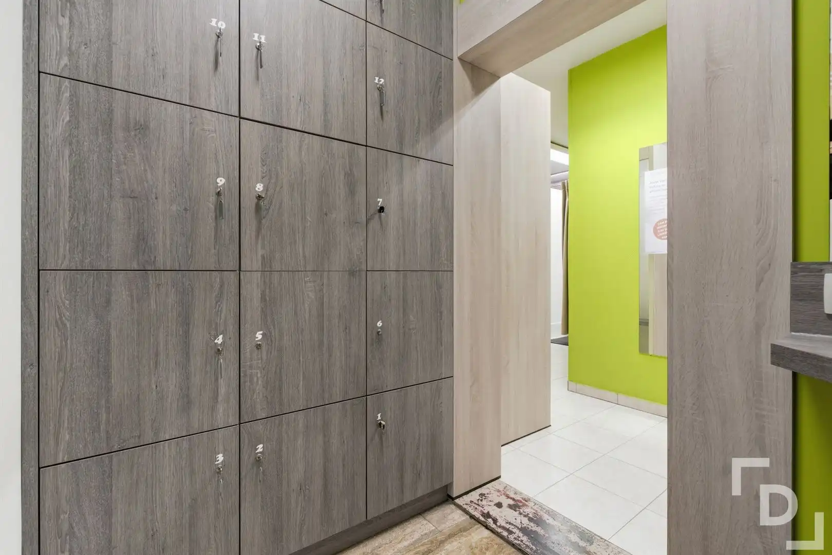 Ruim gebouw te koop met handelsruimte en appartement in Woumen. foto 10