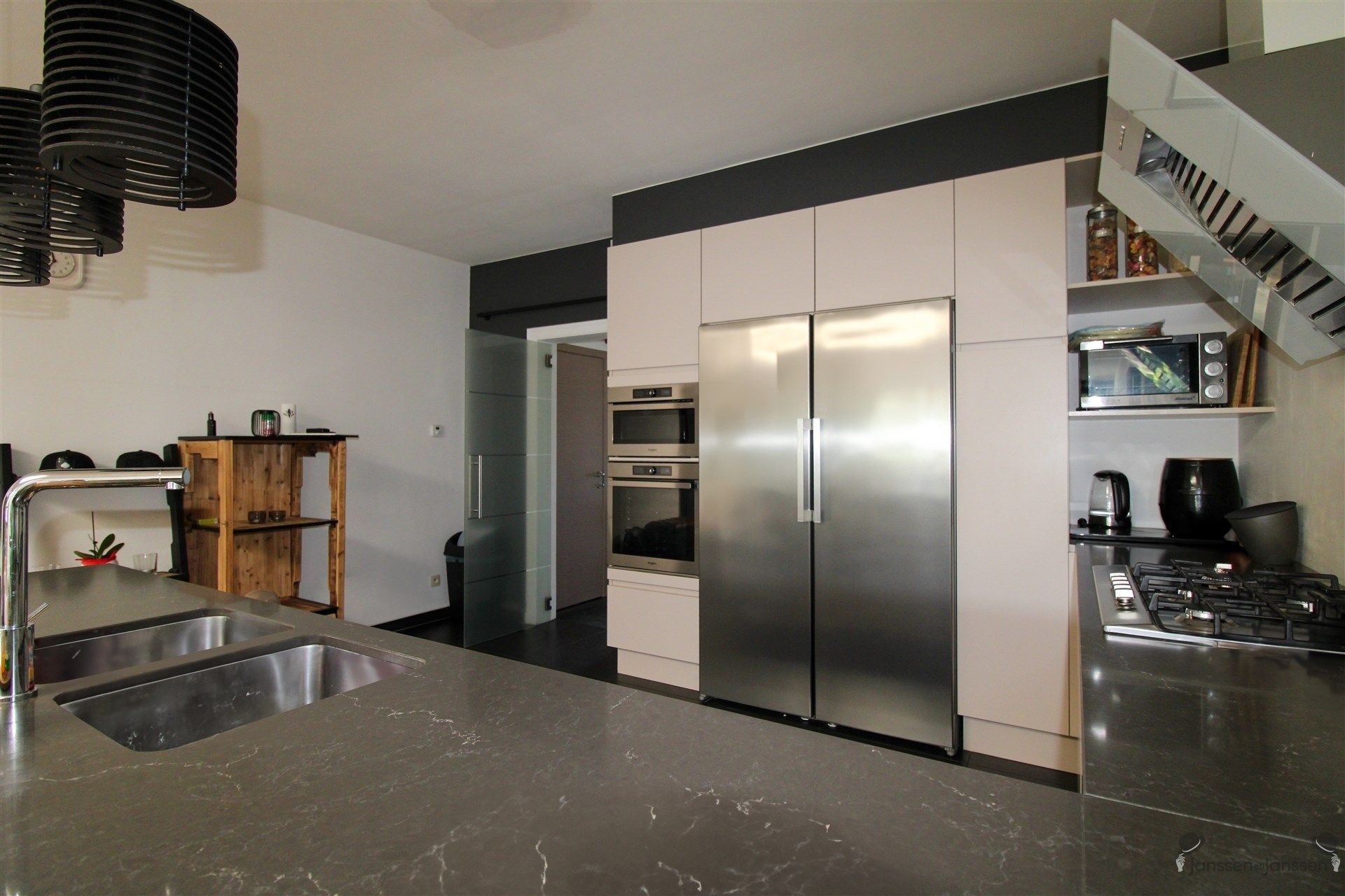 Instapklare woning met 3 slpks, garage en tuin foto 3