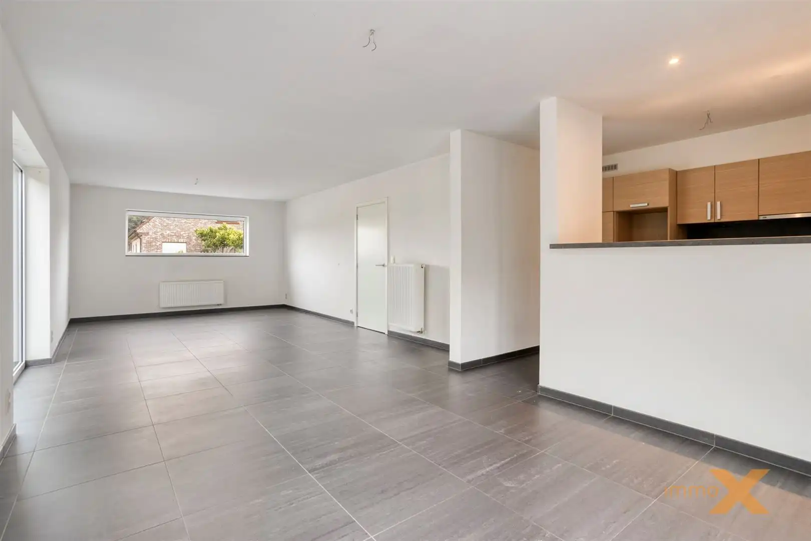 RECENTE INSTAPKLARE LICHTRIJKE RUIME WONING foto 4