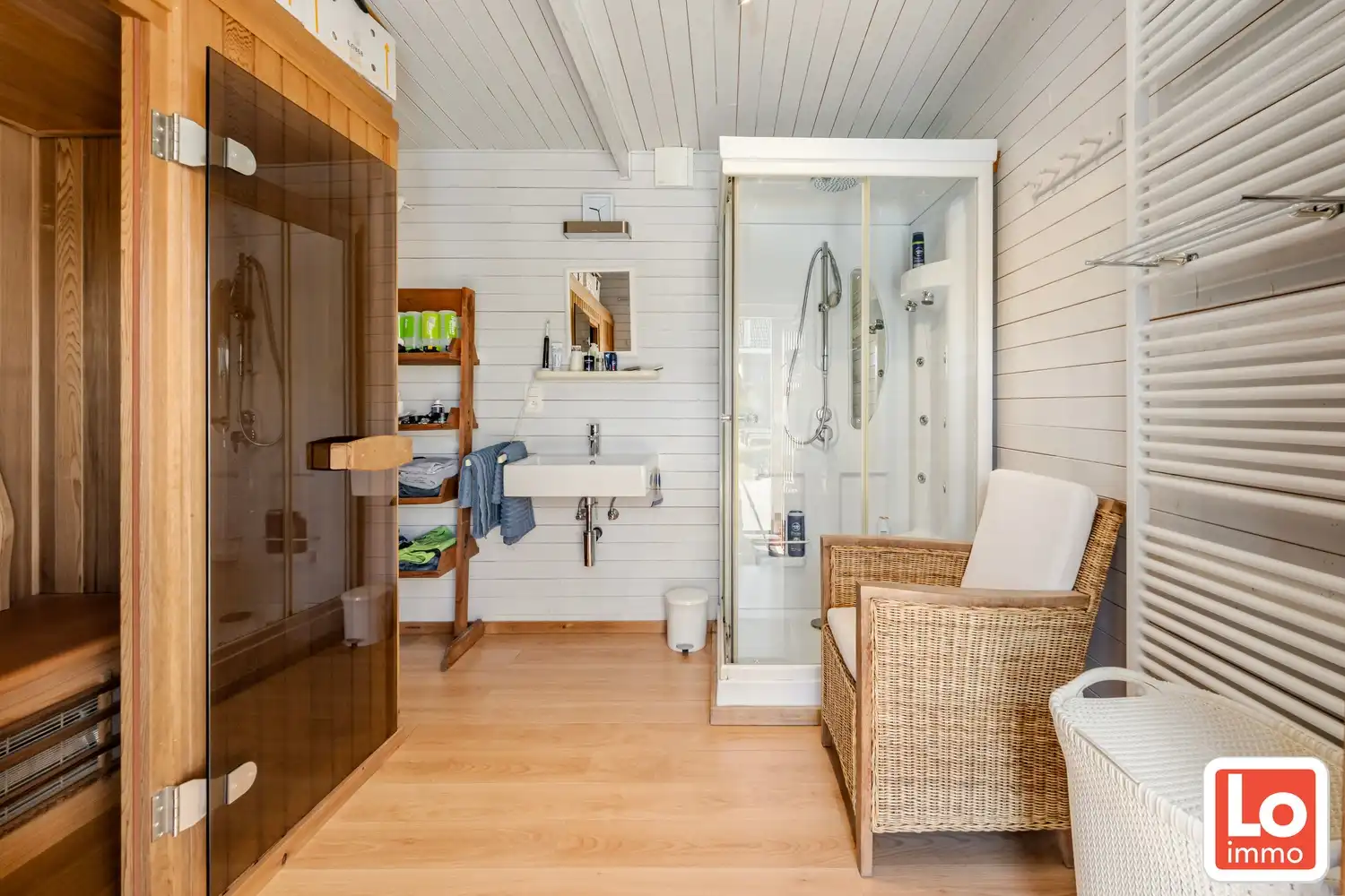 Prachtige instapklare villa met 4 slpks en zwembad op een rustige ligging foto 18