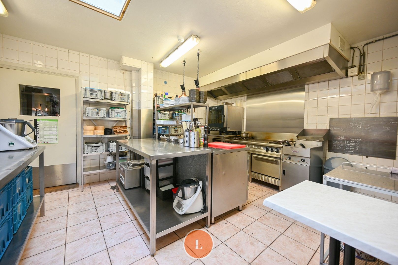 Handelspand met charmante gevel in hartje centrum Menen foto 8