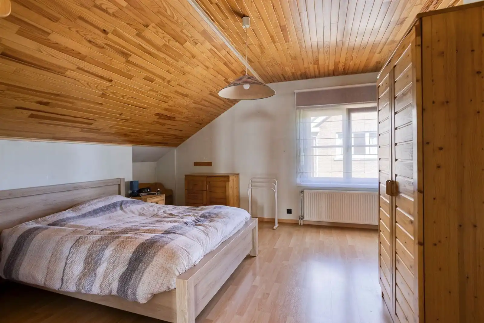 Zeer ruime woning (400m²) met 4 slaapkamers + 2 badkamers  foto 19