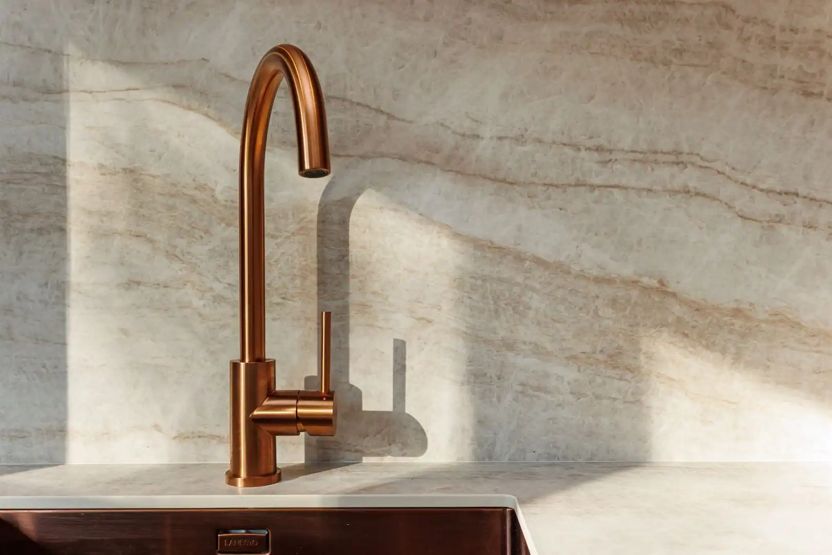 Gerenoveerd appartement met tuin en fietsenberging foto 4