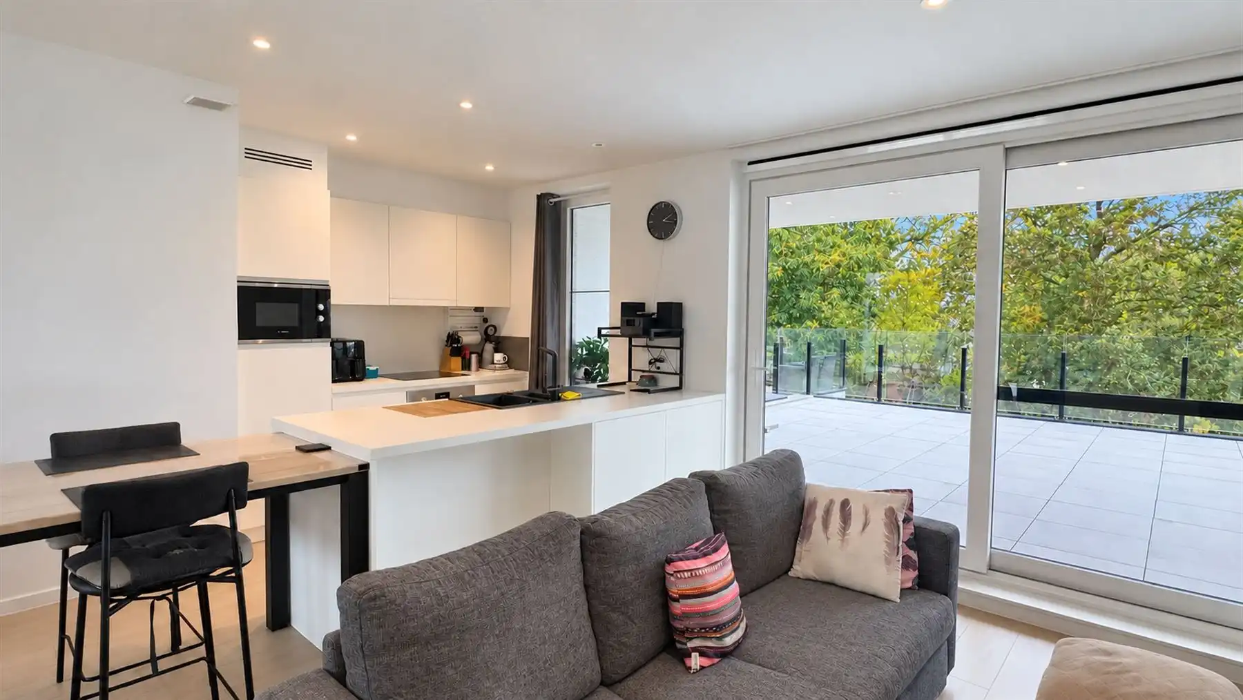 Penthouse met ruime terrassen en open zicht op het groen in Vichte foto 2