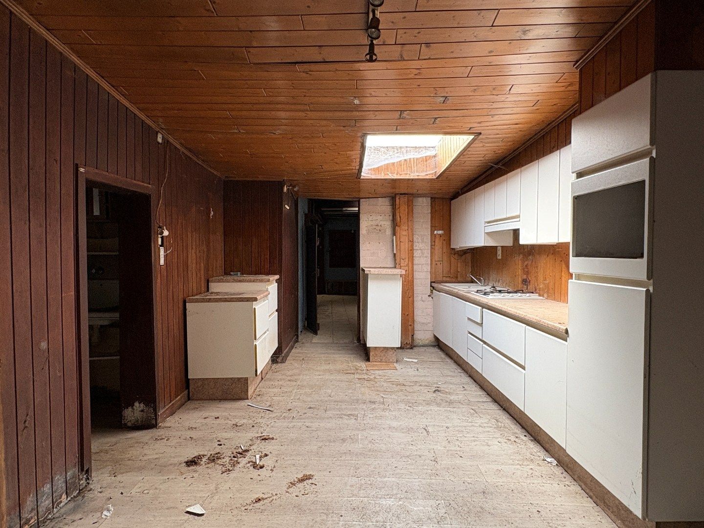 Grote te renoveren woning met zijdeur op 295 m² foto 17