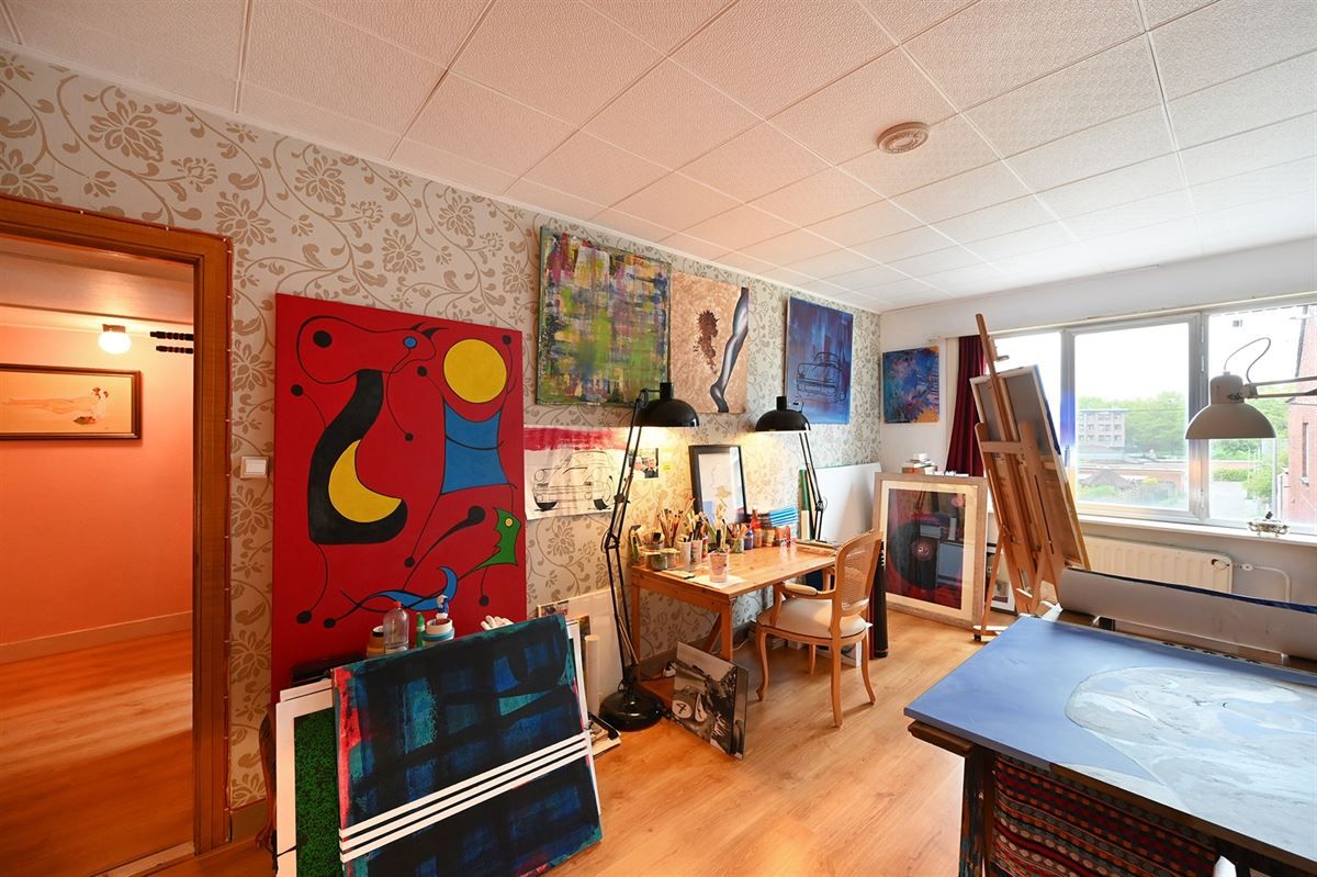 Gelegen in de rustige Voogdijstraat, op wandelafstand van het centrum van Duffel, vind je deze eerlijke, goed onderhouden woning boordevol mogelijkheden. De huidige huurder heeft ze jarenlang met zorg bewoond, maar een frisse wind – en een beetje lie foto 20