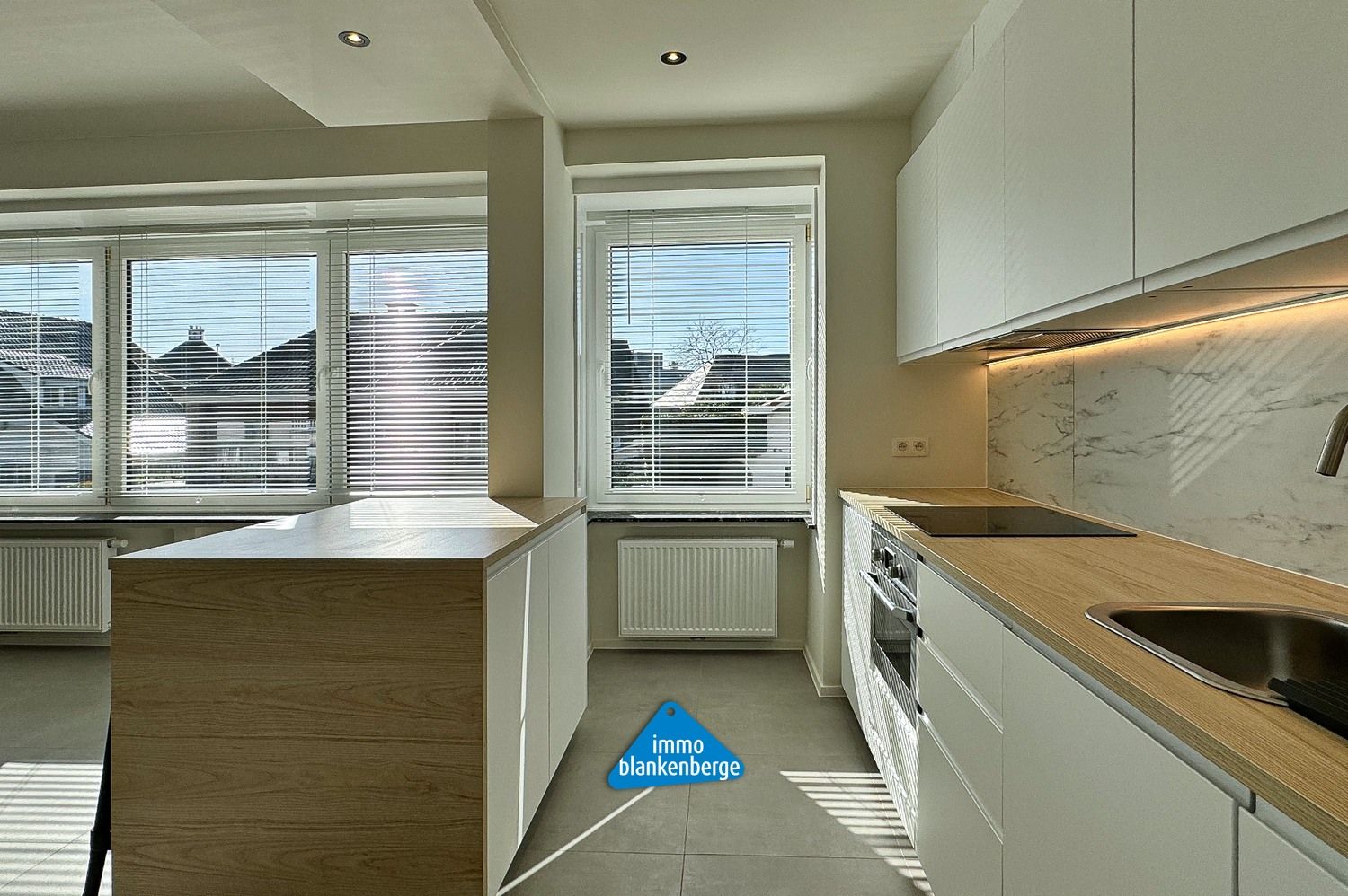 Modern Gerenoveerd Appartement met 2 Slaapkamers foto 2