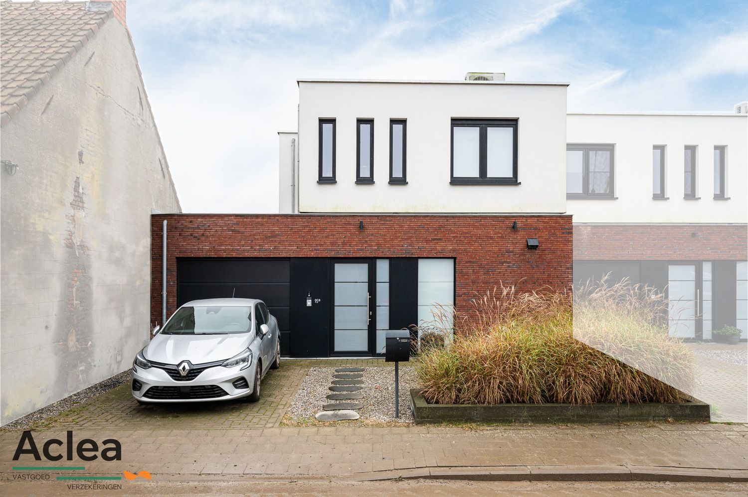 Strakke moderne woning met prachtig open zicht op een rustige locatie foto {{pictureIndex}}