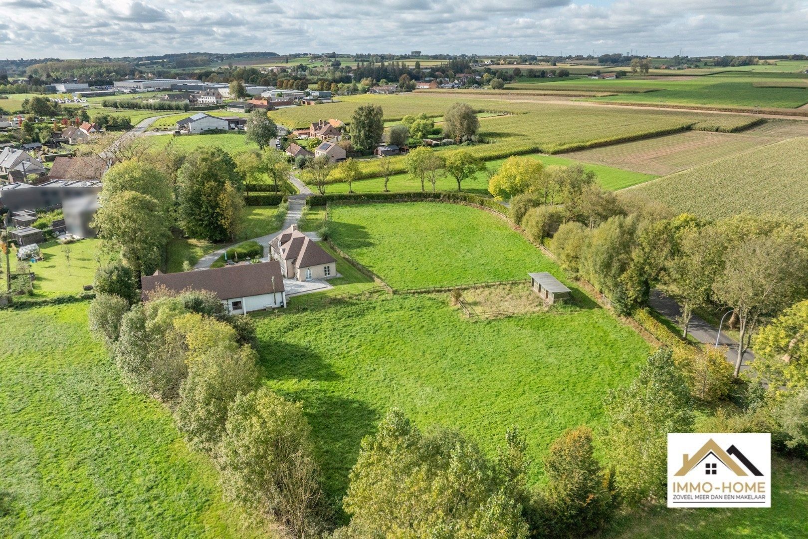 Prachtige villa op ruime grond met zwembad! foto 12