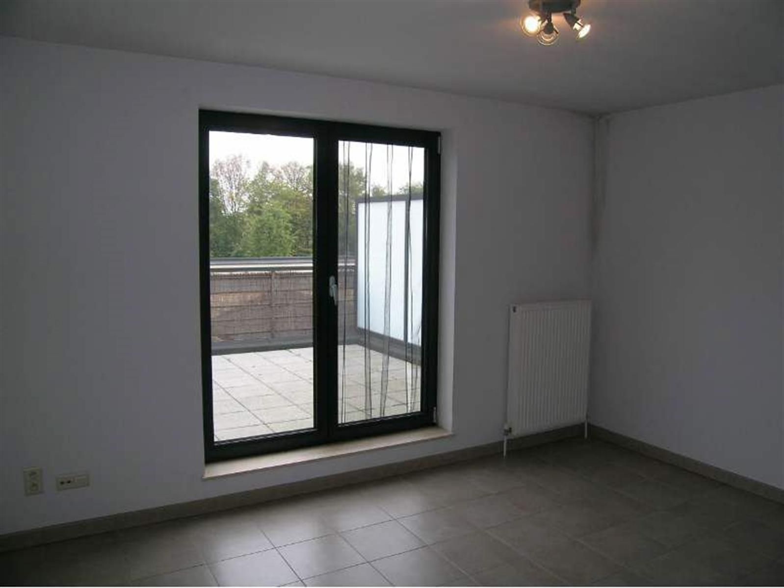 Een appartement op de 1ste verdieping met 2 slaapkamers, terras en garage.  foto 11