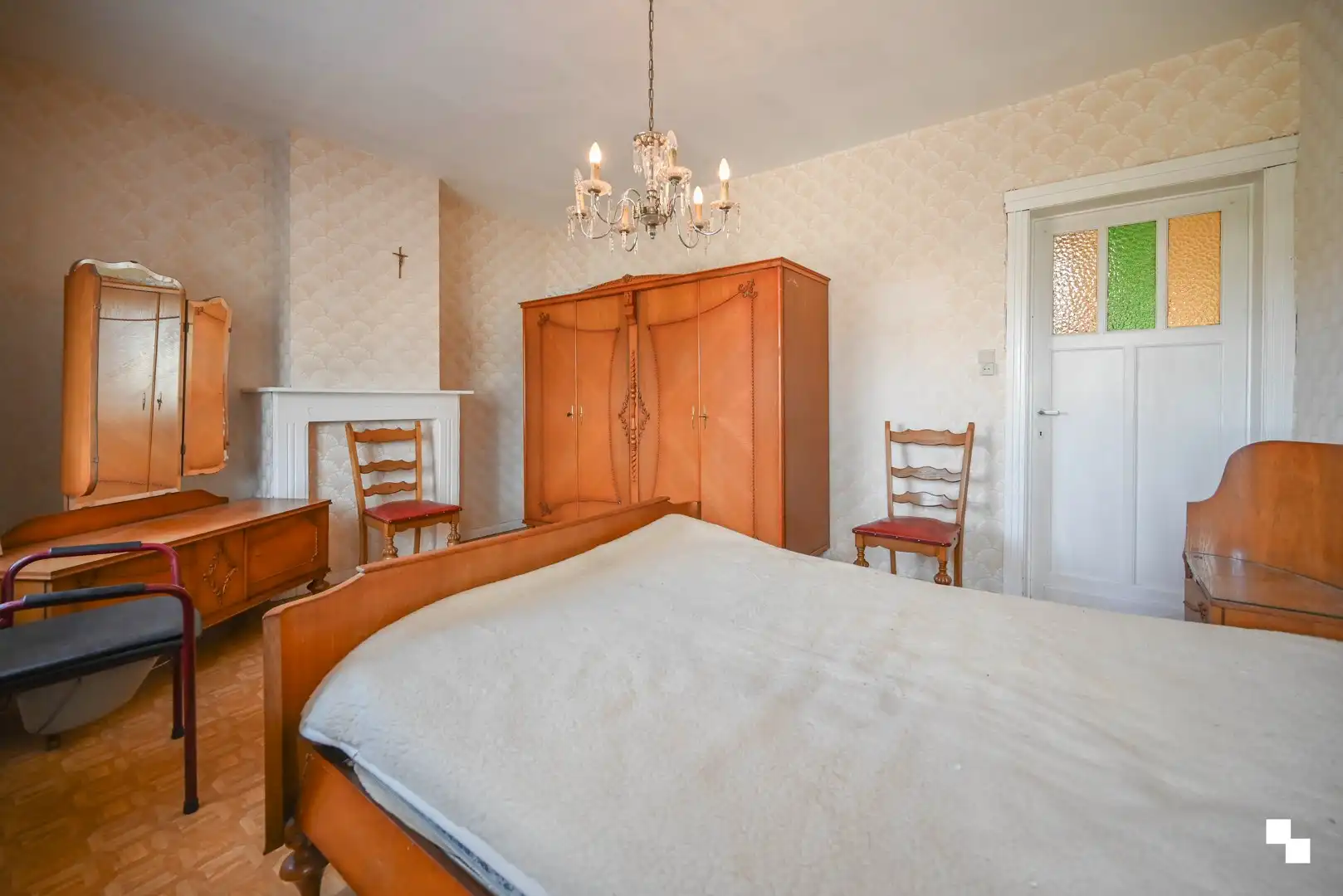 Te renoveren woning met dubbele garage in Oostrozebeke foto 18