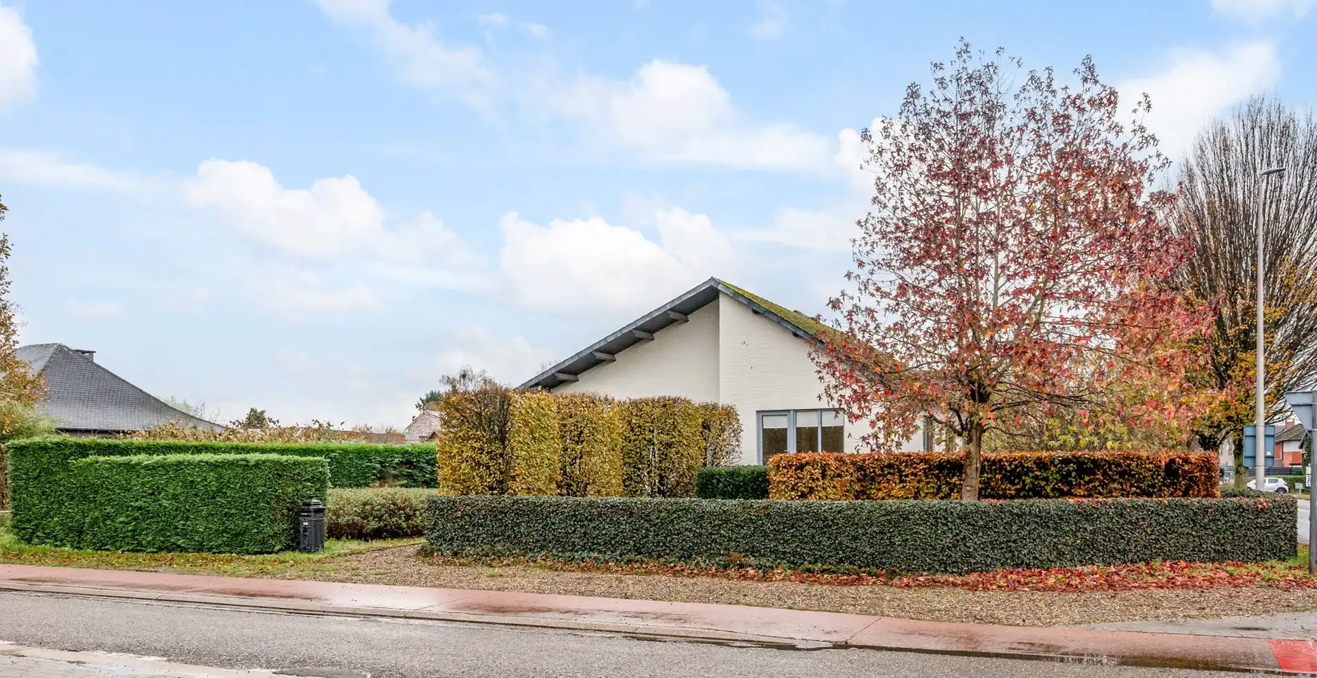 Hoofdfoto van de publicatie:  Te renoveren karakteristieke bungalow, 3 Slpk, ruime kelder met garage, op toplocatie