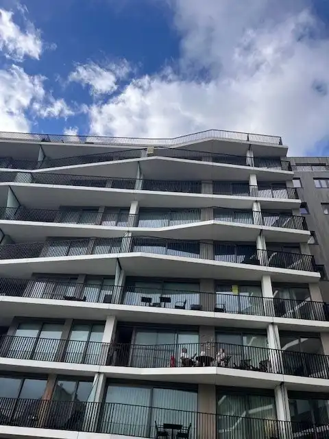 Mooi appartement met 1 slaapkamer in residentie met enorm zonneterras. Bouwjaar 2014. Erfpachtformule. foto 8