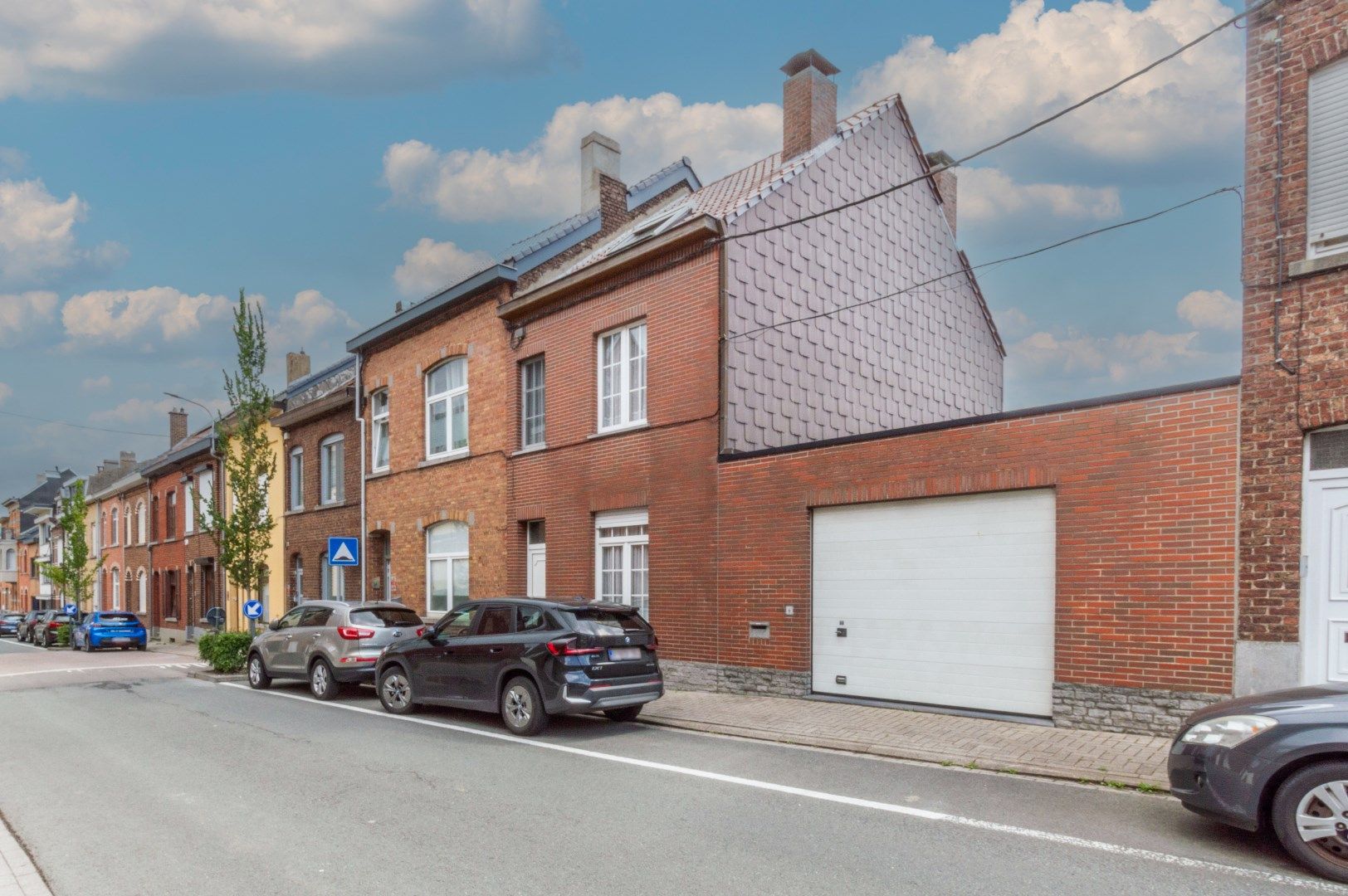 Hoofdfoto van de publicatie: WONING MET GROTE GARAGE/BOUWGROND !