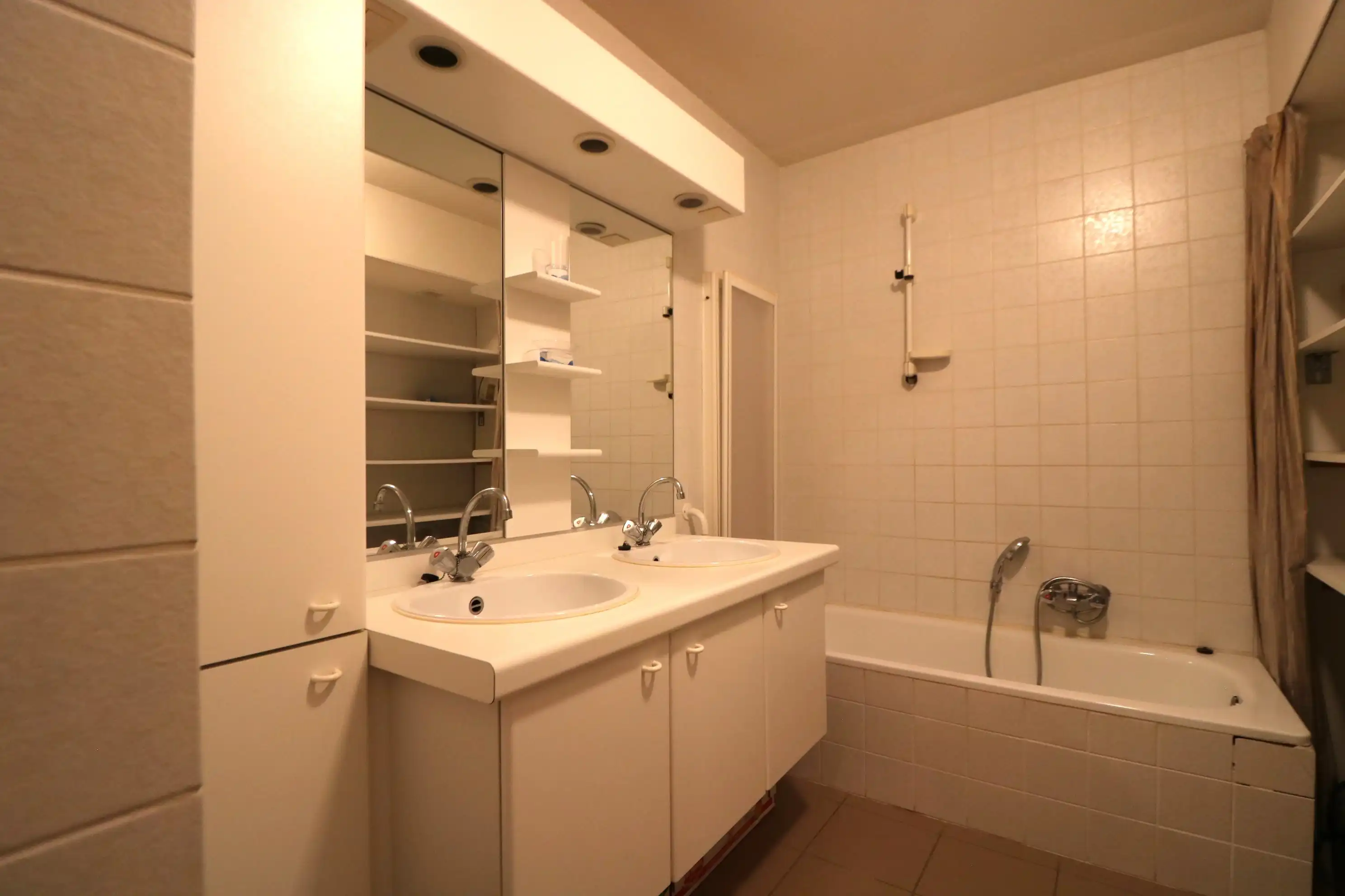 Goed onderhouden 2-slaapkamerappartement aan de Jachthaven van Blankenberge.  foto 2