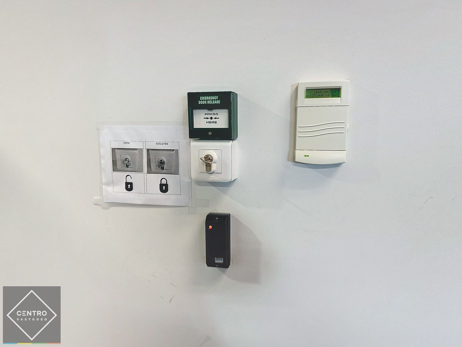 Instapklare KANTOORRUIMTE (230m²) voorzien van alle comfort (databekabeling, airco,...) met private parkeergelegenheid. Vlot bereikbaar via Expresweg van Brugge! foto 16