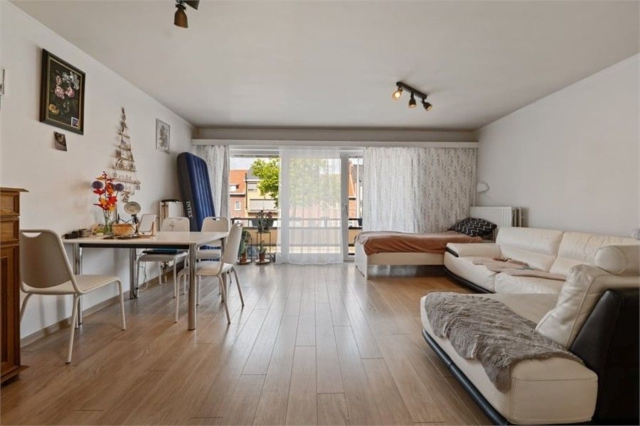 VERHUURD APPARTEMENT MET 2 SLKS IN HASSELT foto {{pictureIndex}}