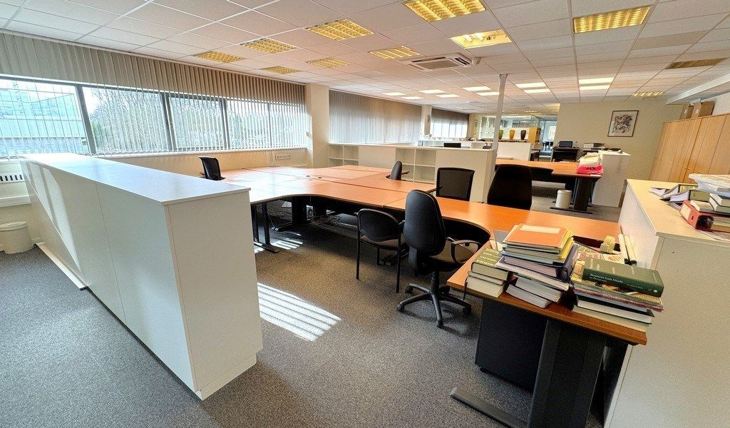 Ingedeelde kantoorruimte met visibiliteit te huur in Sint-Martens-Latem foto 11