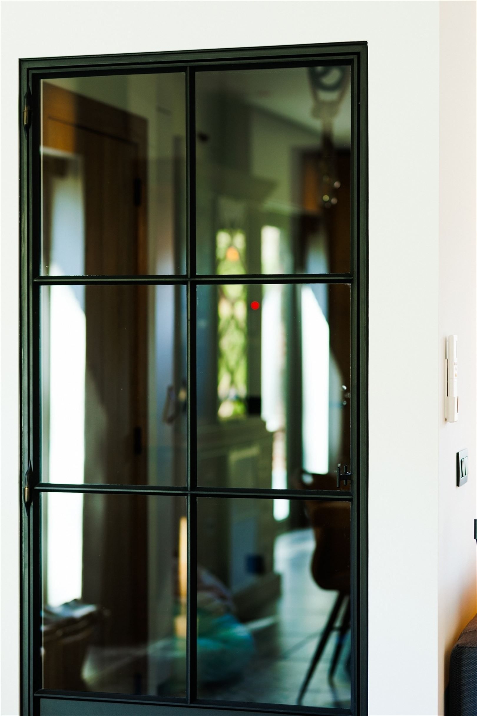 Eigentijdse luxe half open woning in een rustige setting foto 36