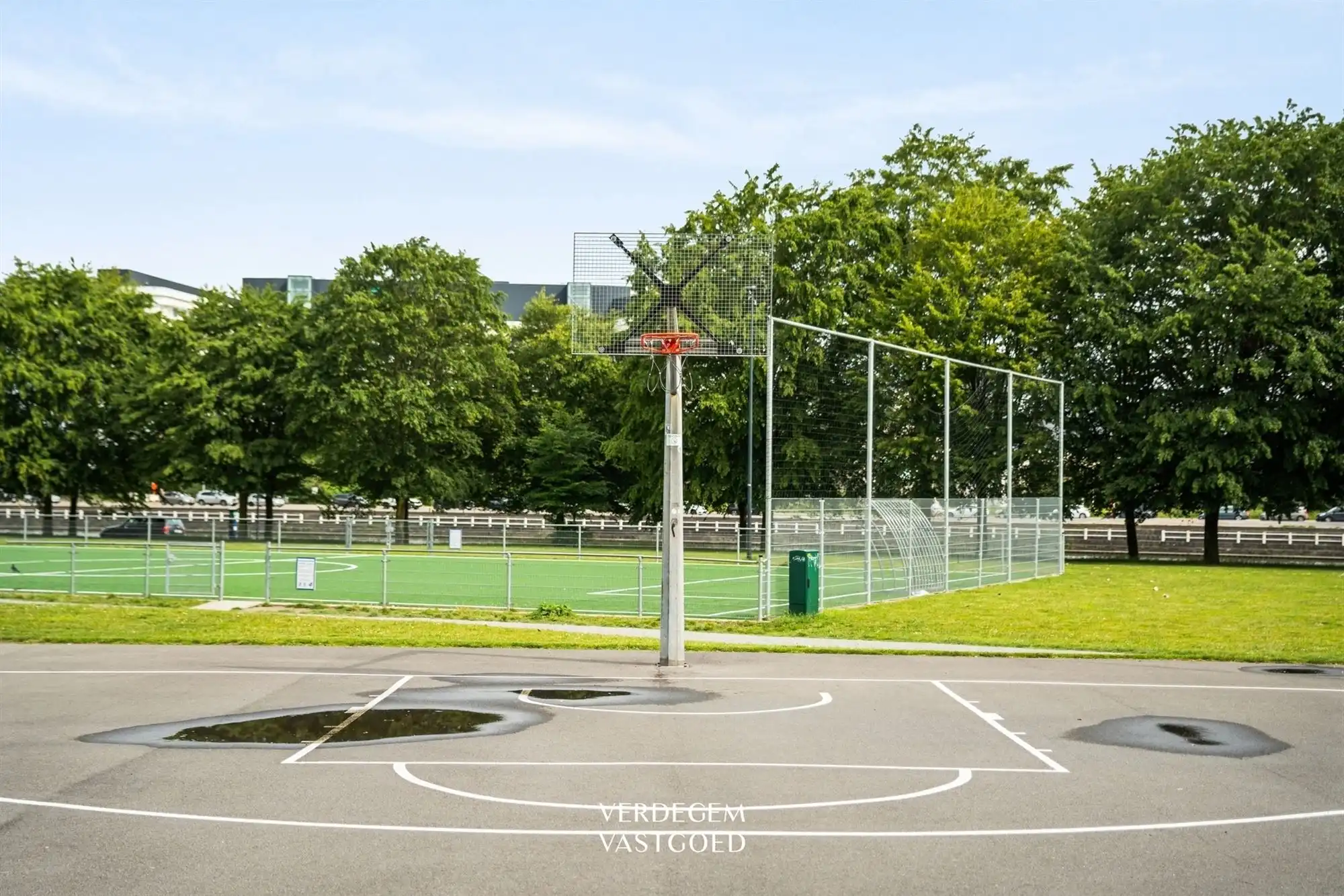 Karaktervolle stadswoning met 5 slaapkamers nabij het Groene Valleipark foto 16