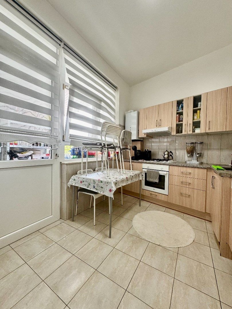 Licht en ruim 2-slaapkamerappartement te koop in Laken foto 10