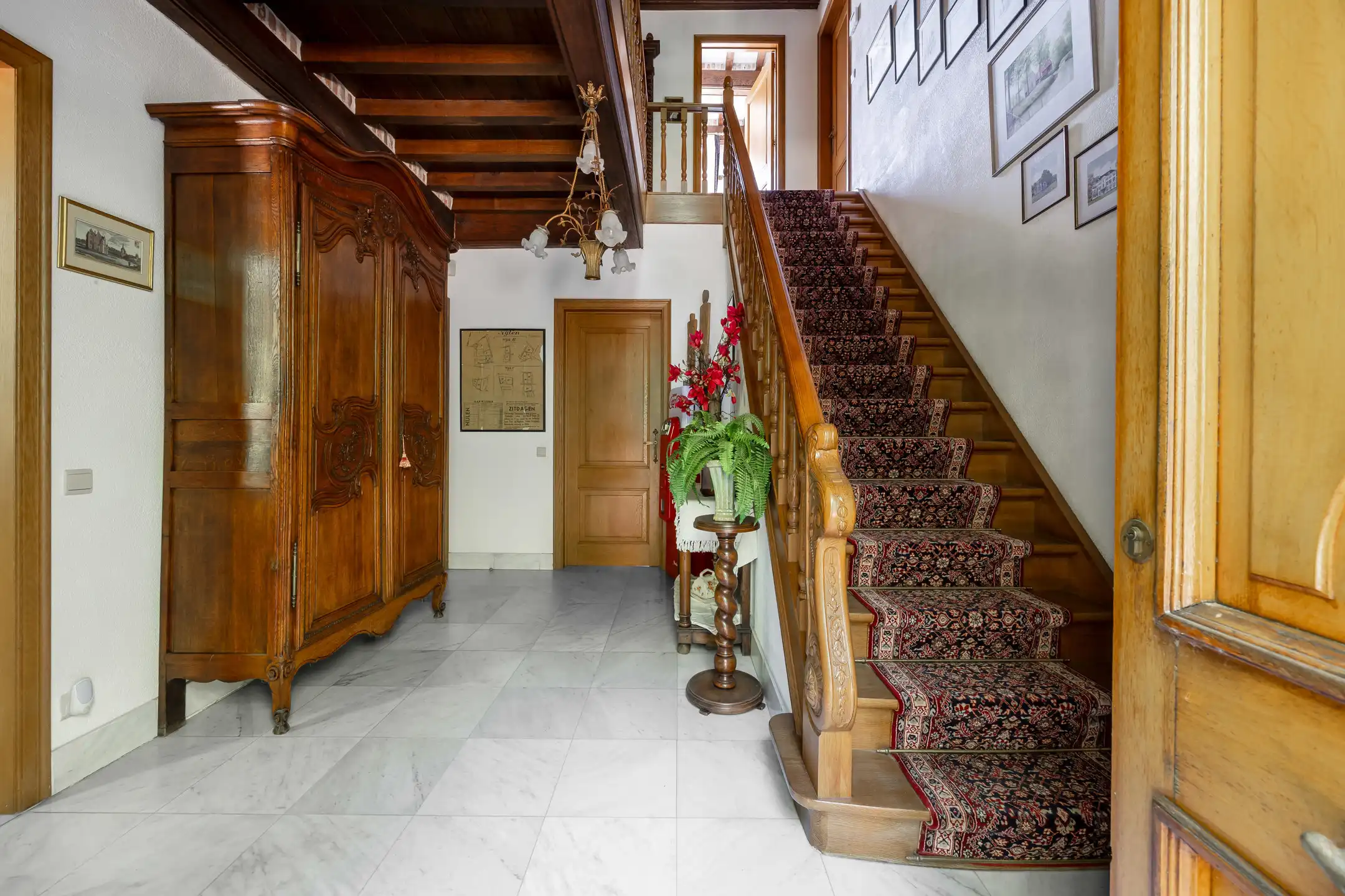 Karaktervolle villa op ruim perceel foto 4