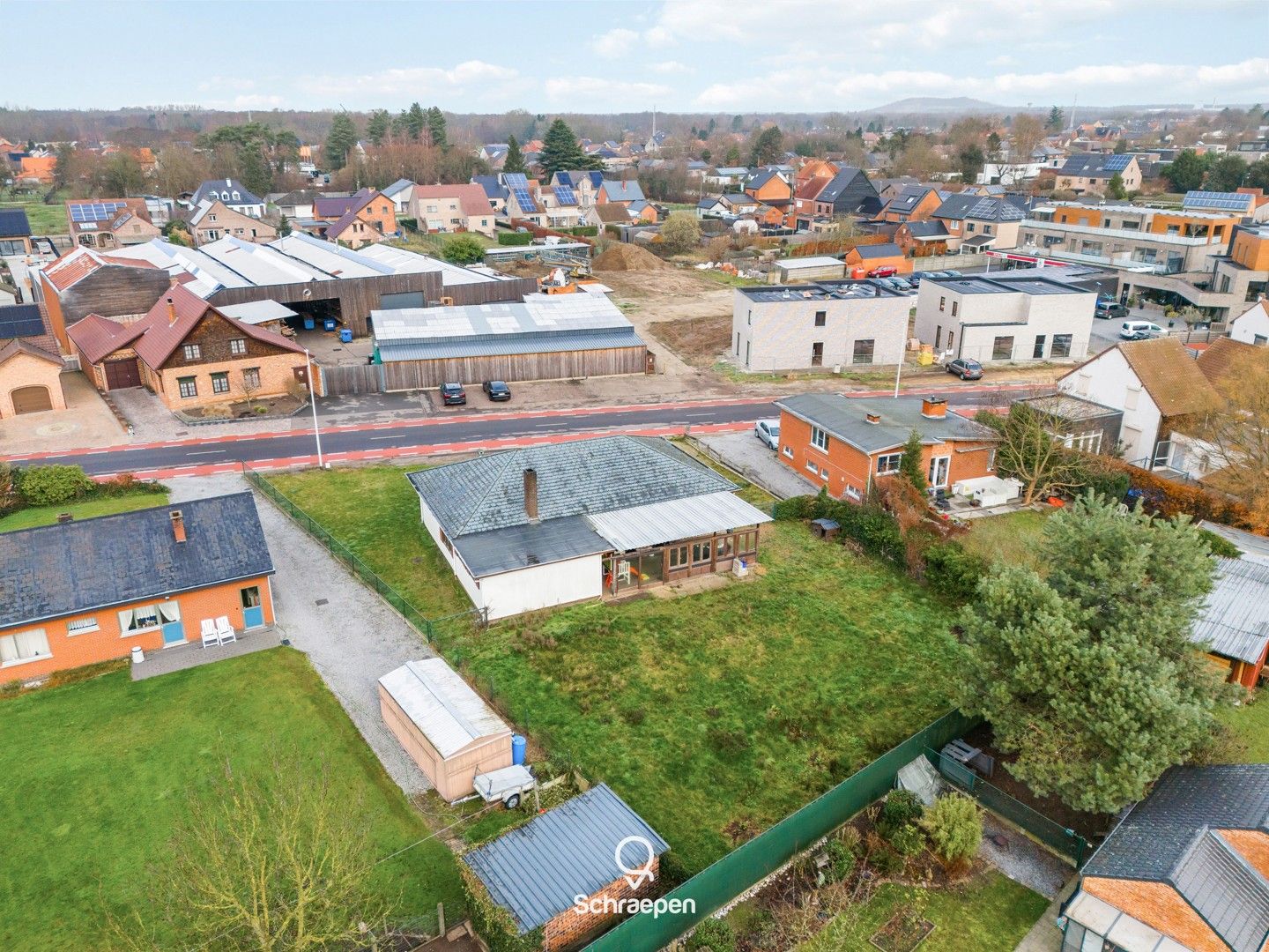 Gelijkvloerse woning op zuidoostelijk perceel van 10,5 are én straatbreedte van maar liefst 30 meter! foto 4
