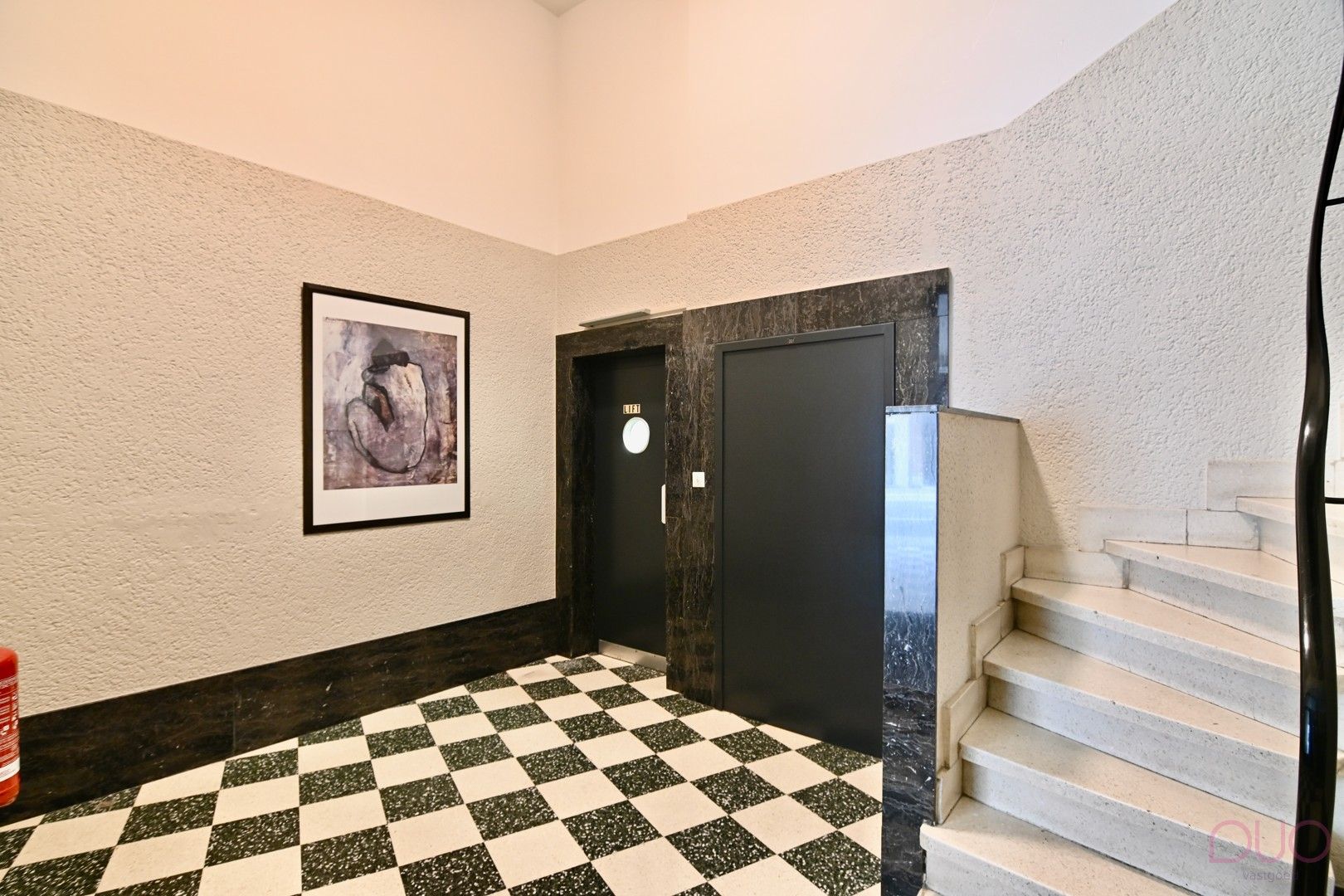 Instapklaar appartement met terras in hartje Sint-Truiden foto 16