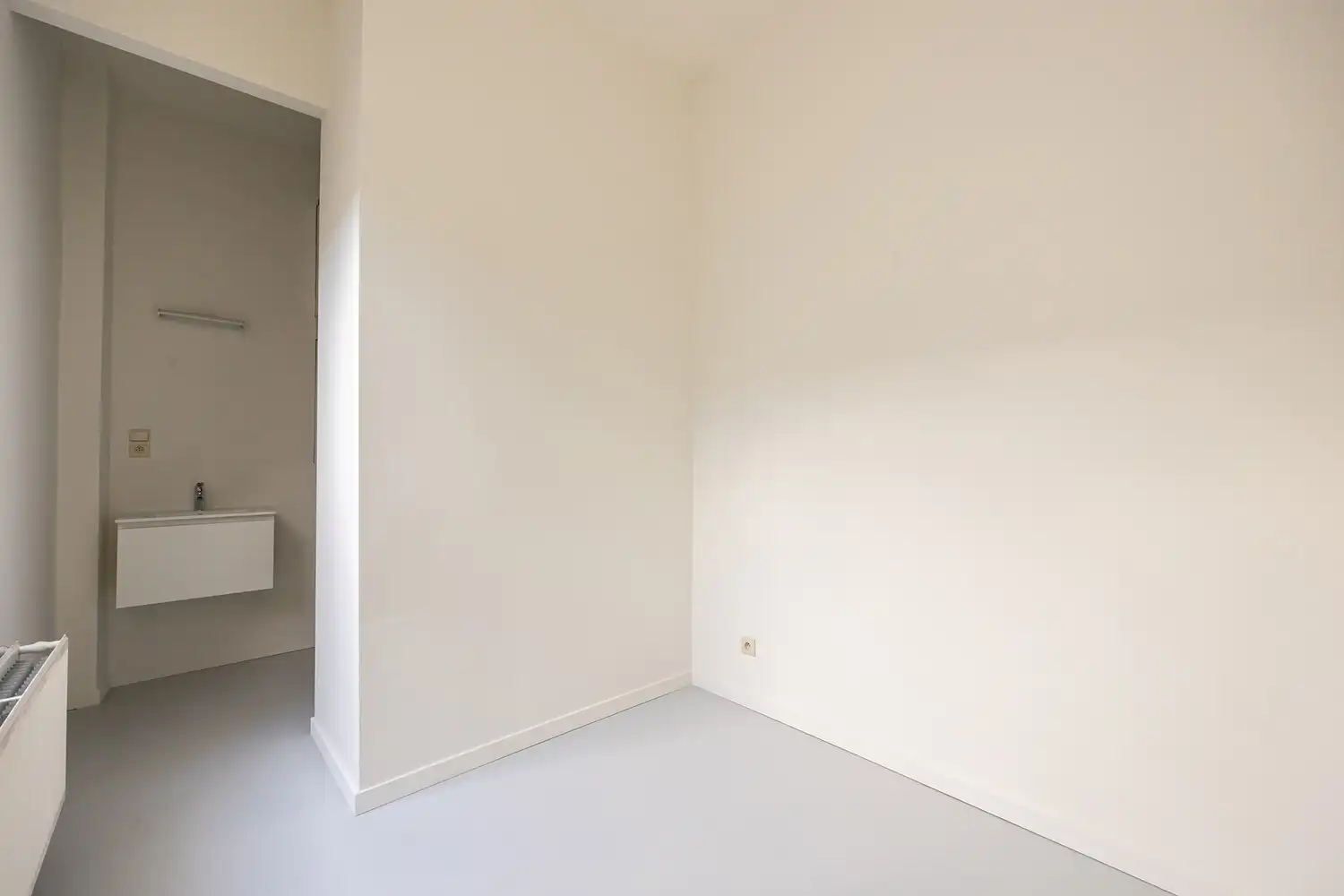 Volledig gerenoveerd gelijkvloers appartement met zuidoost-gericht koertje in Antwerpen foto 13