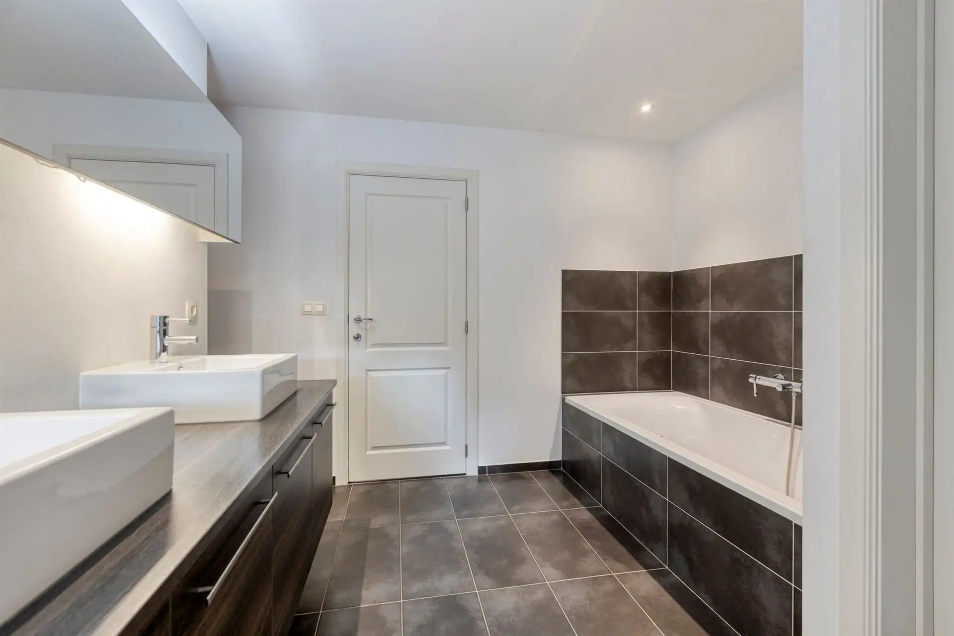 Instapklare woning op 10a in rustige en gegeerde ligging te Maasmechelen! foto 18