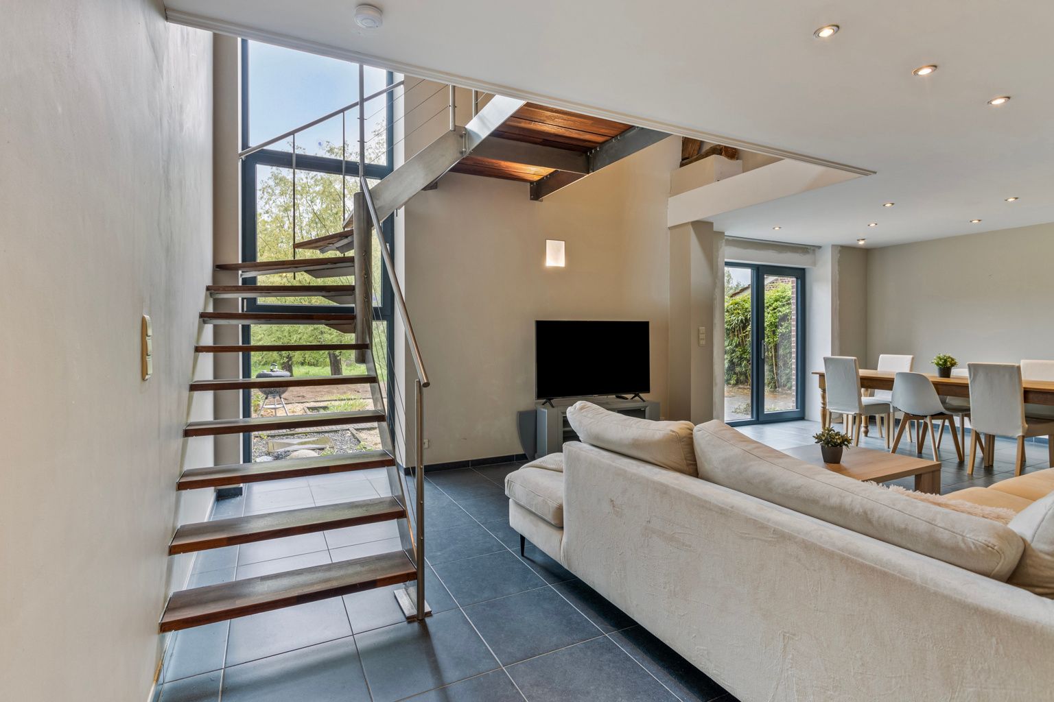 GERENOVEERDE WONING MET TUIN IN BOUTERSEM foto {{pictureIndex}}