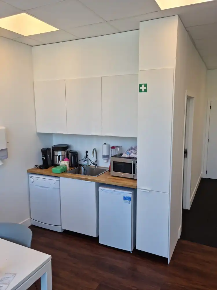 Instapklaar commercieel gelijkvloers (233 m²) met 3 parkeerplaatsen te huur in Aalter foto 16